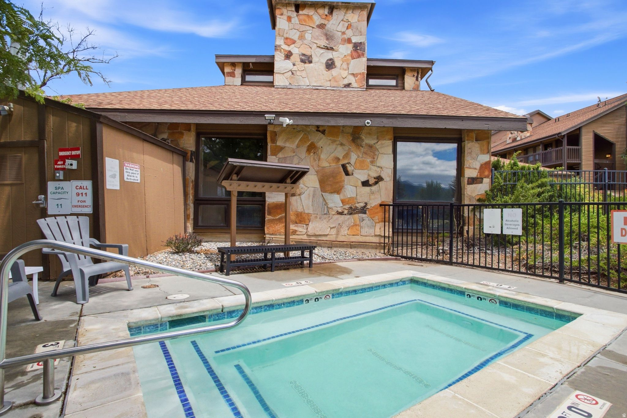 WOLF LODGE - Residential