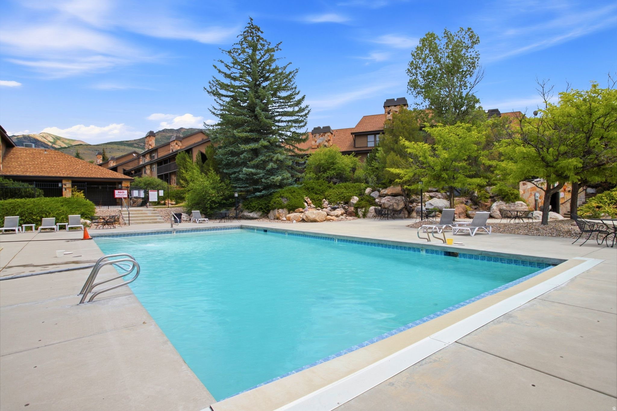 WOLF LODGE - Residential