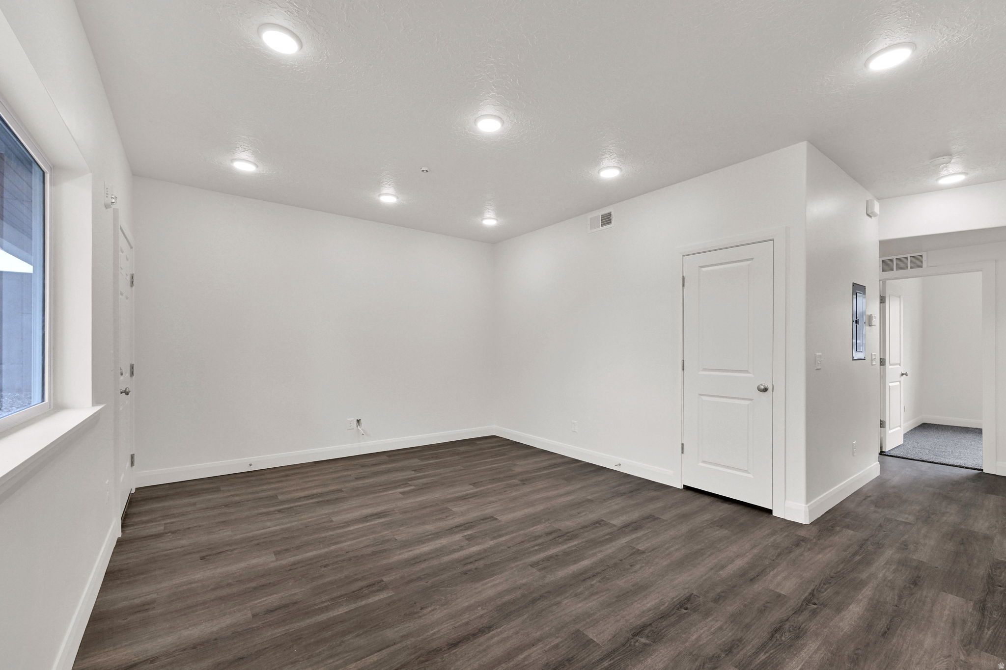 ASPEN APTS - Residential