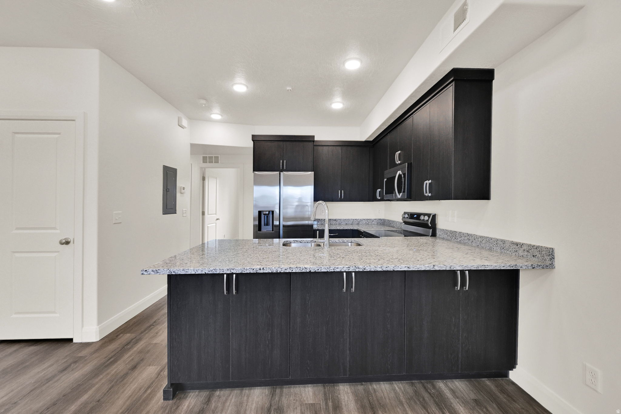 ASPEN APTS - Residential