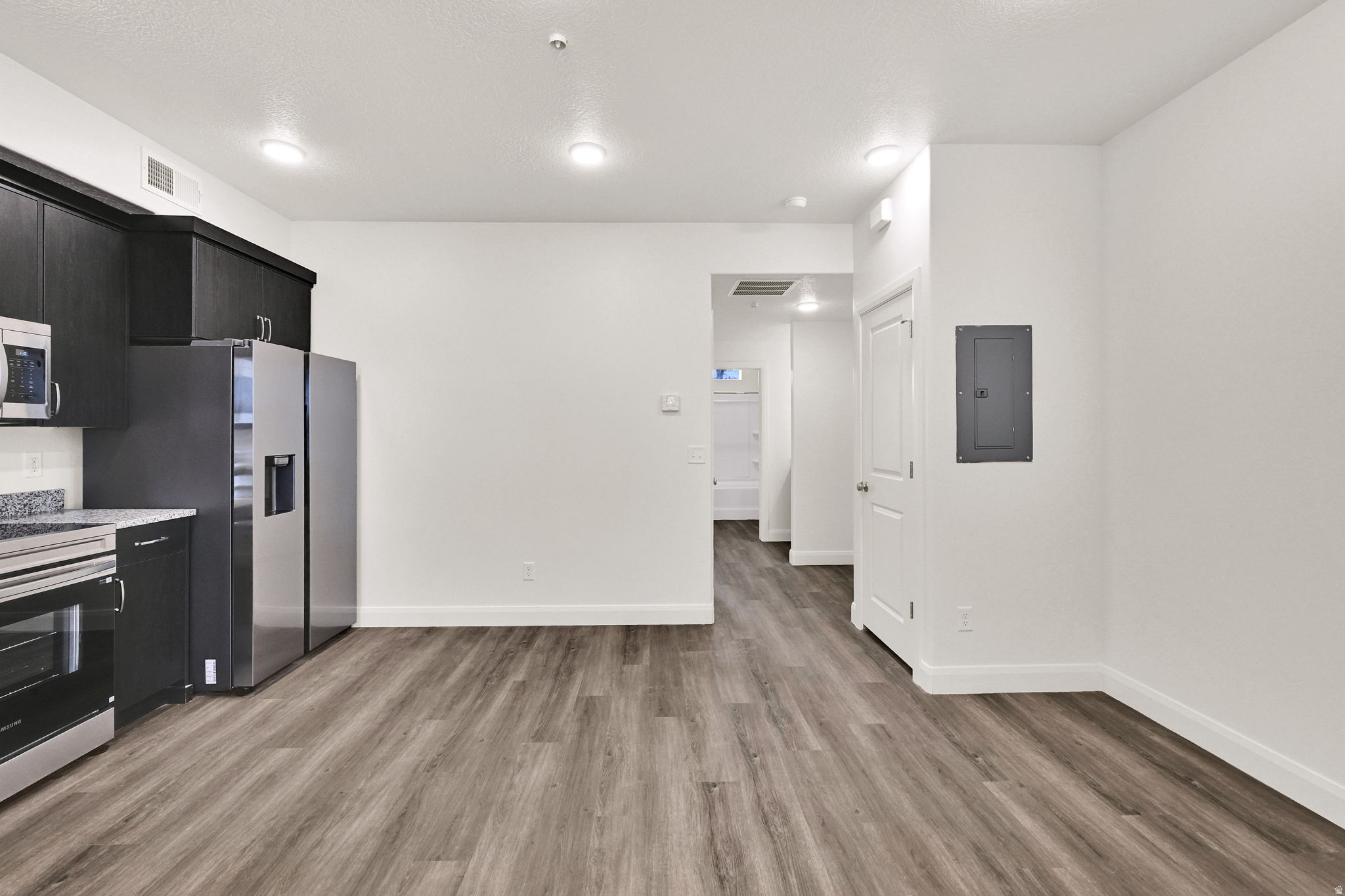 ASPEN APTS - Residential