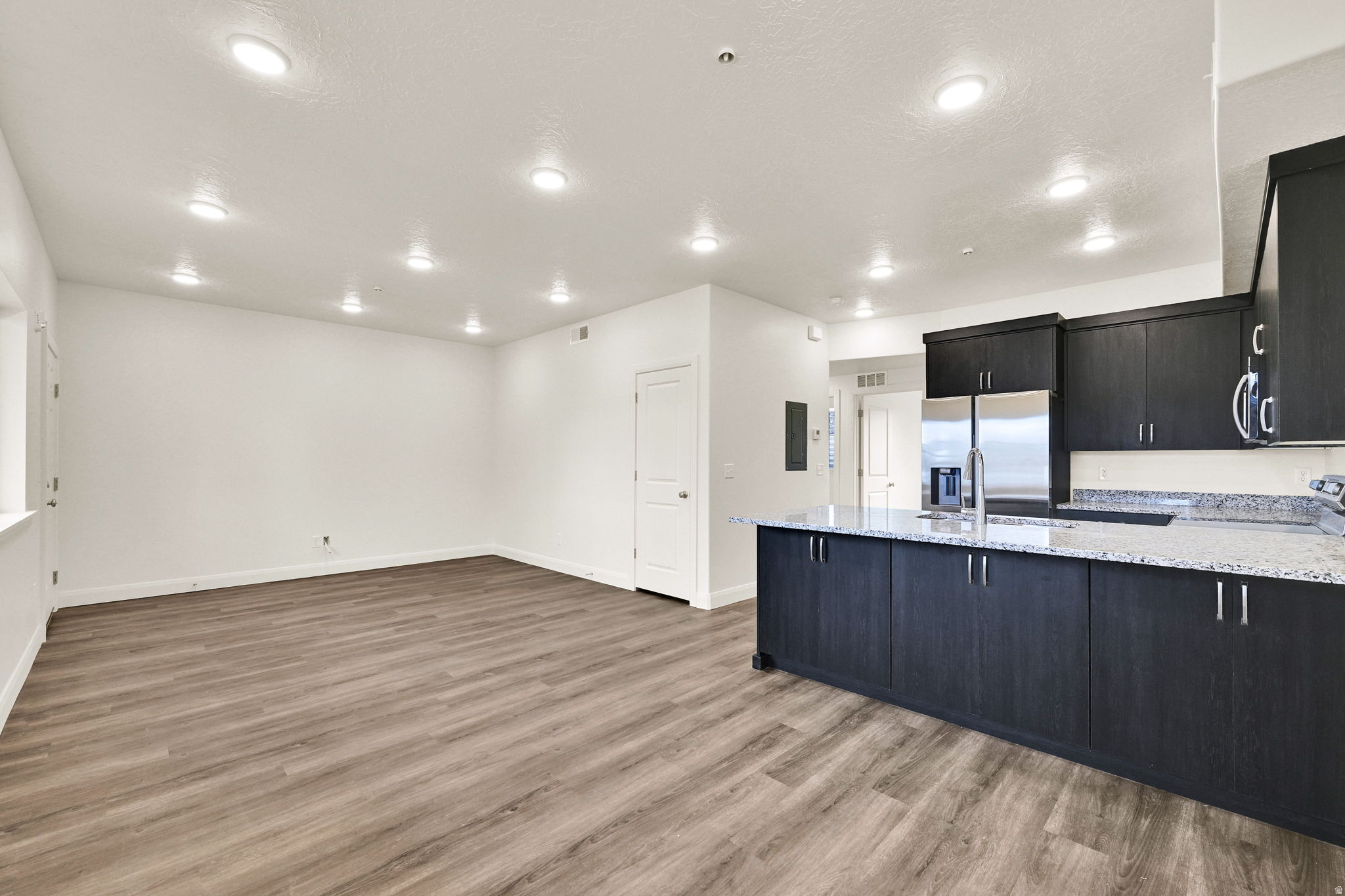 ASPEN APTS - Residential