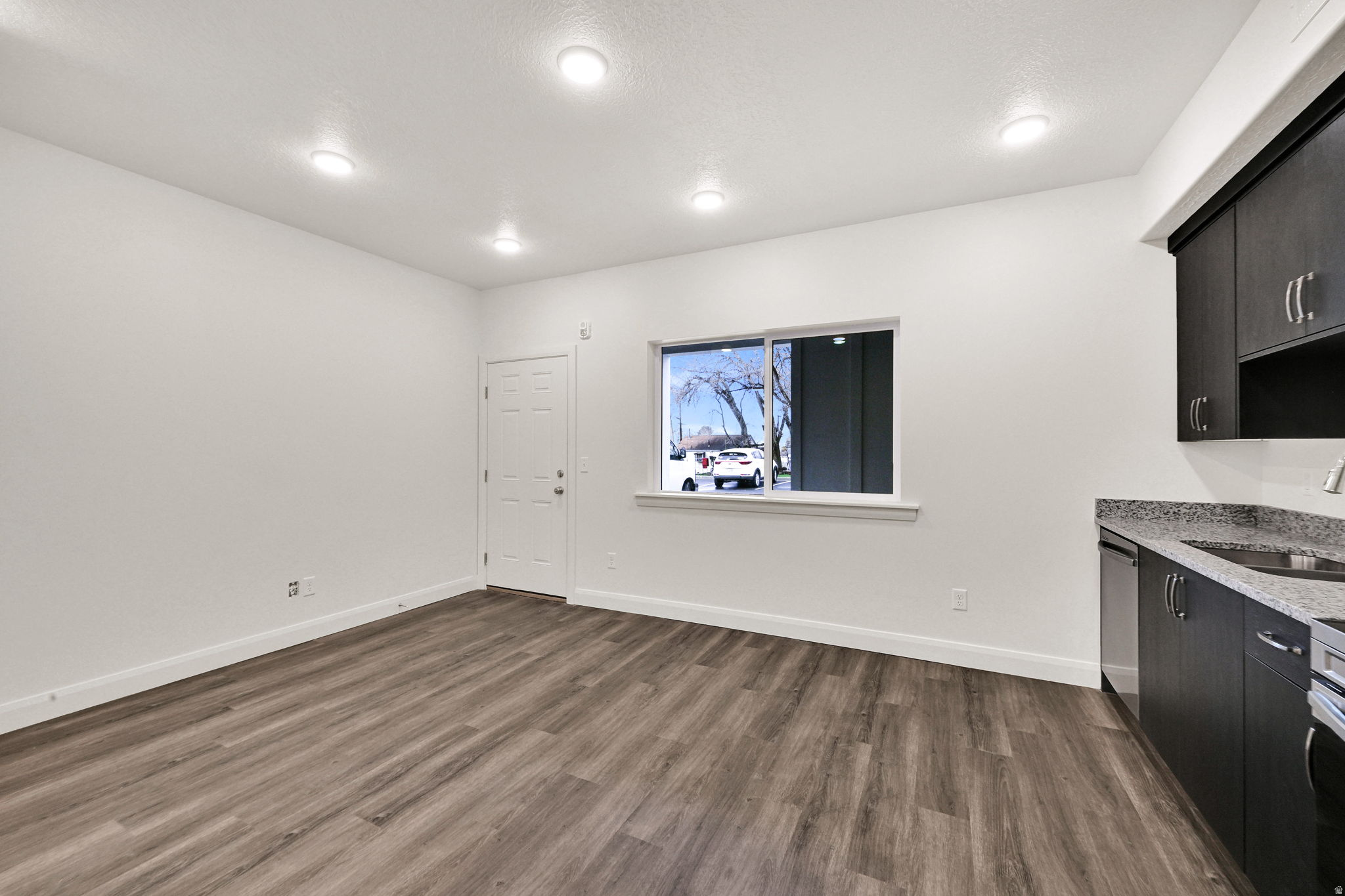 ASPEN APTS - Residential