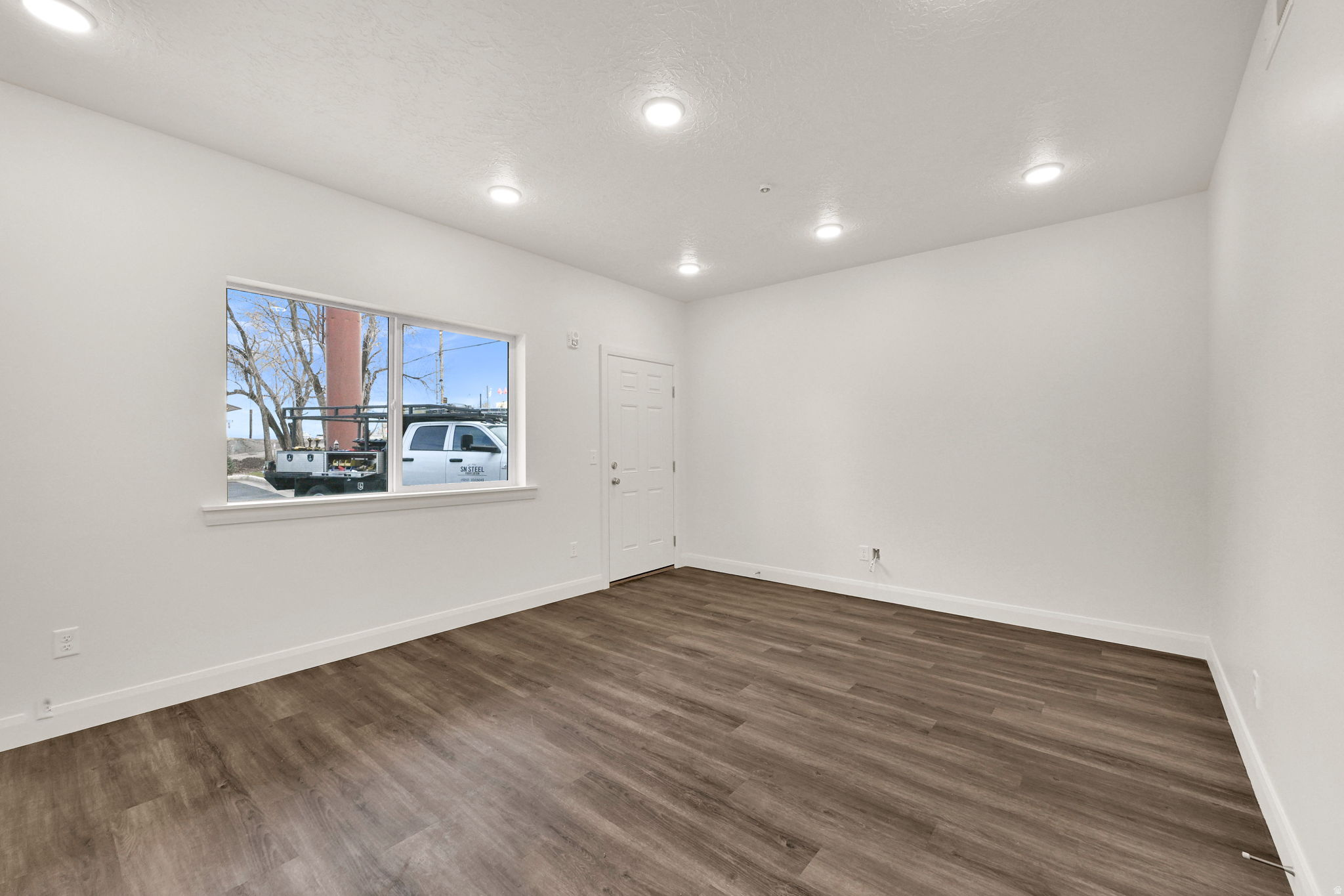 ASPEN APTS - Residential
