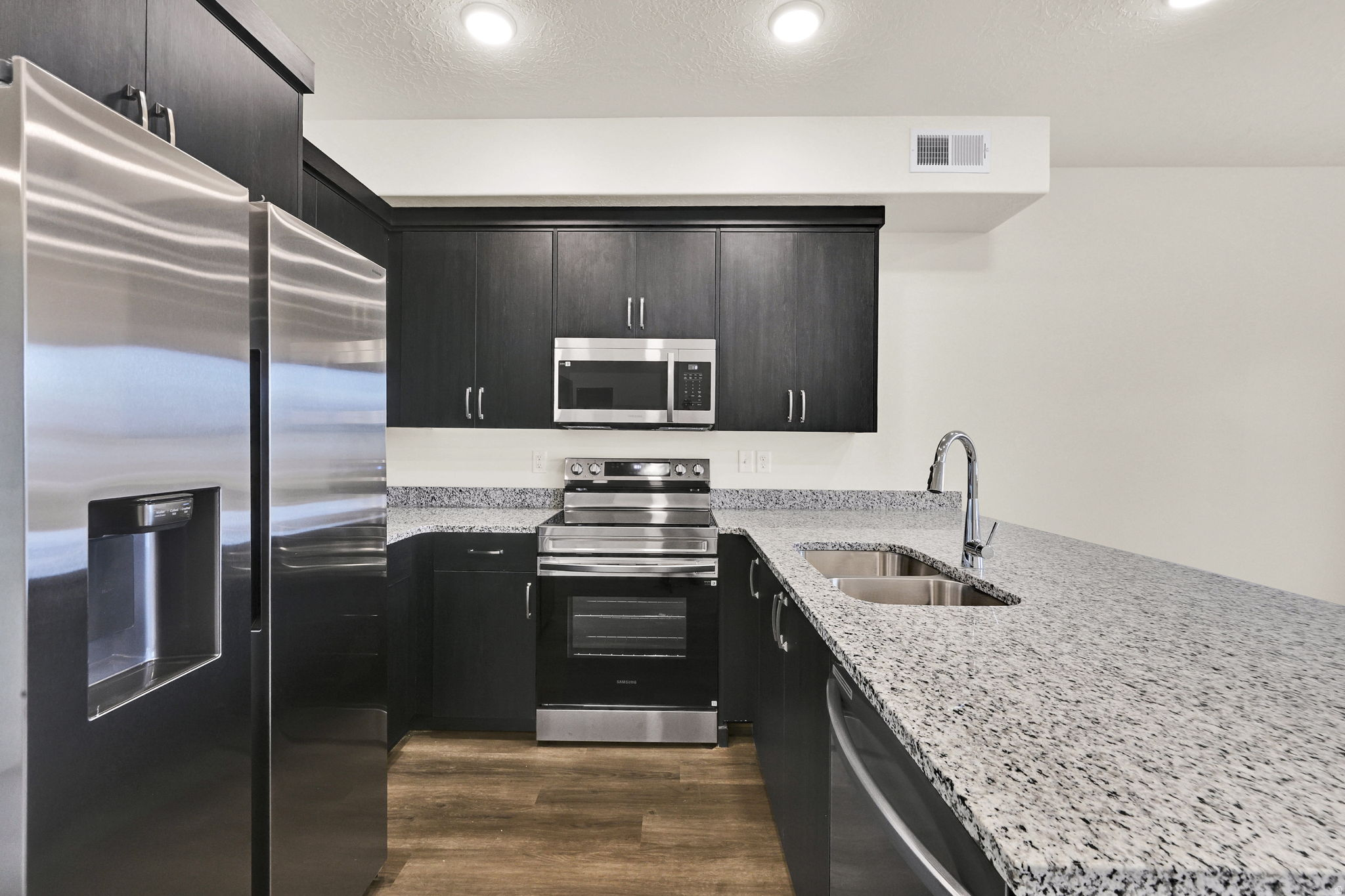 ASPEN APTS - Residential