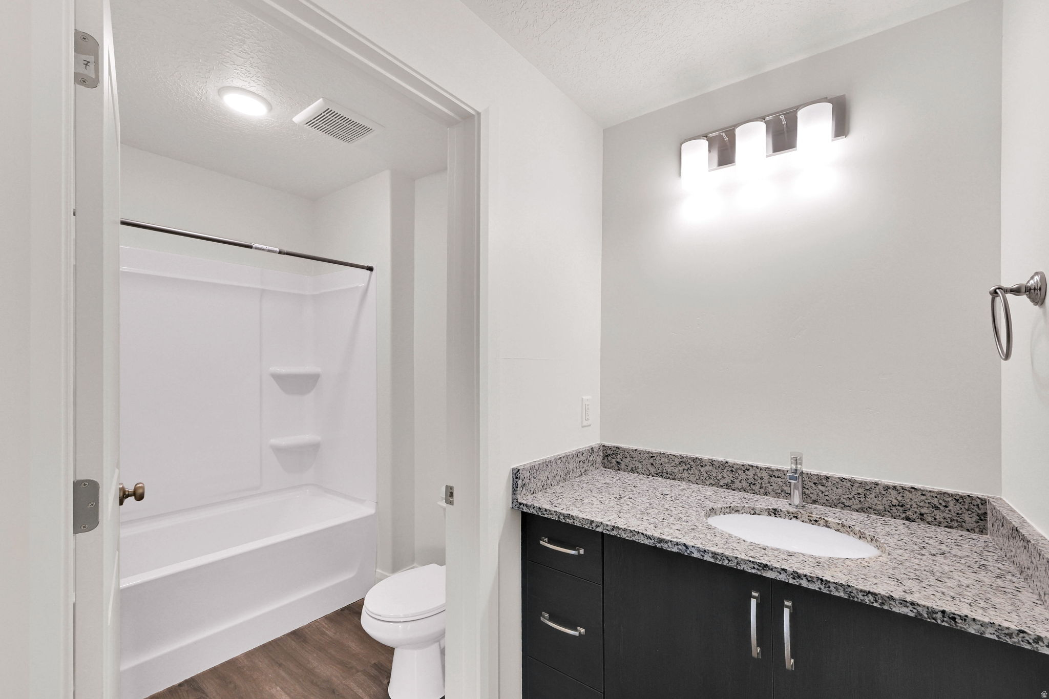 ASPEN APTS - Residential