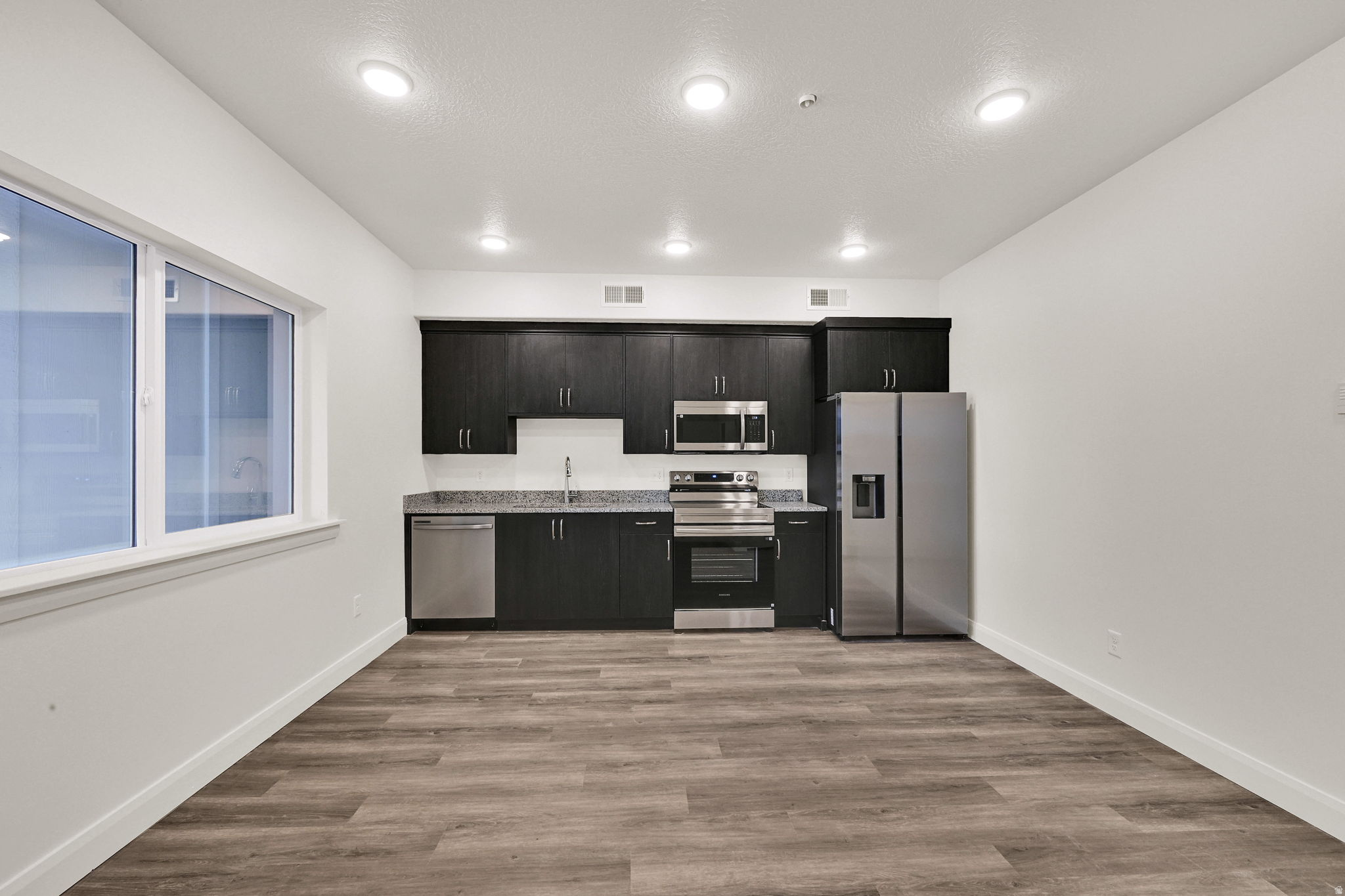 ASPEN APTS - Residential