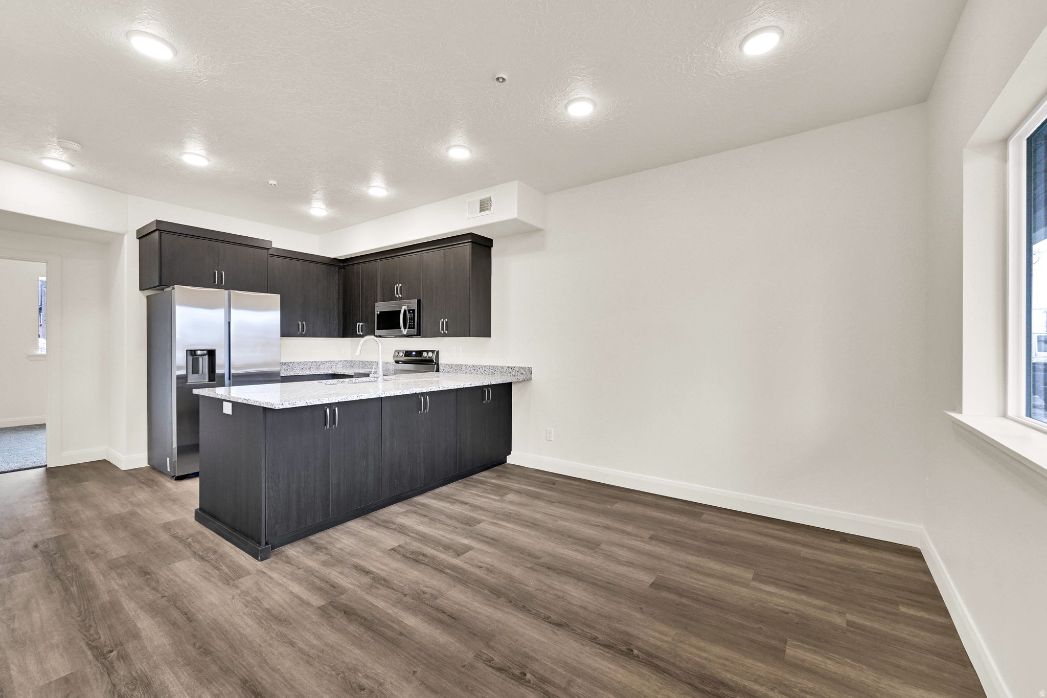 ASPEN APTS - Residential