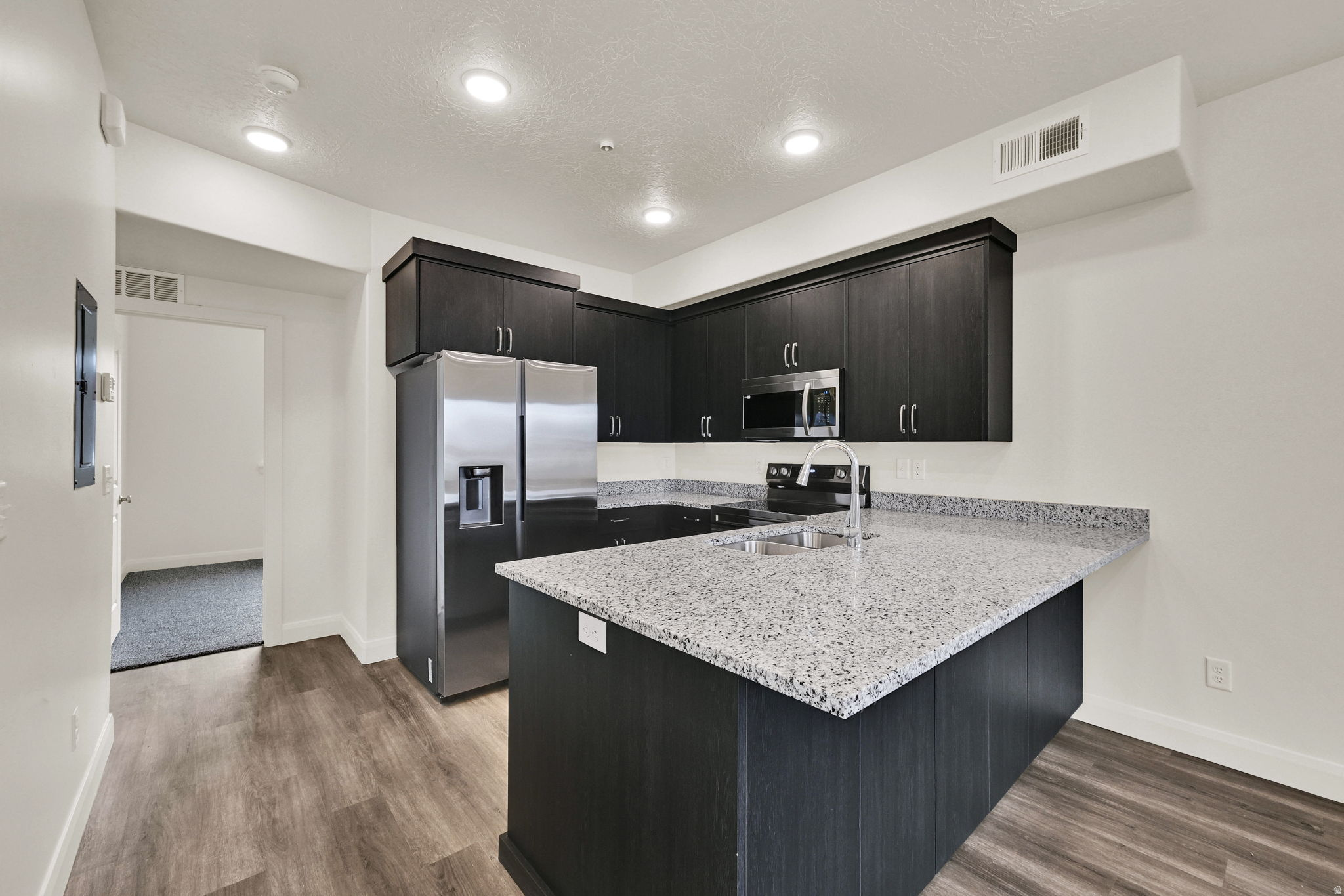 ASPEN APTS - Residential