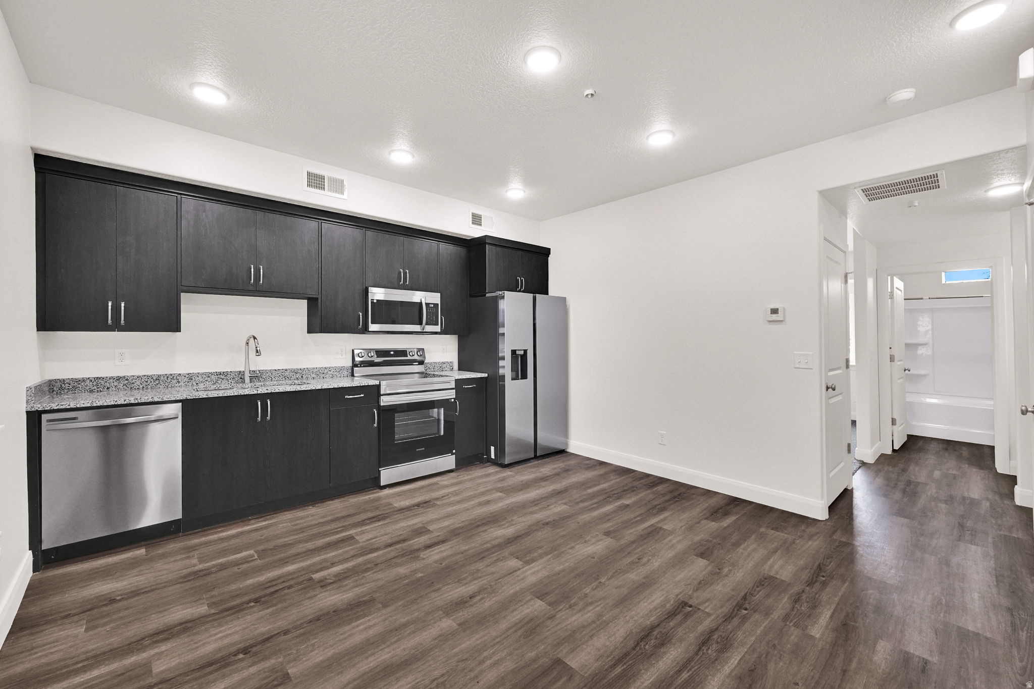 ASPEN APTS - Residential