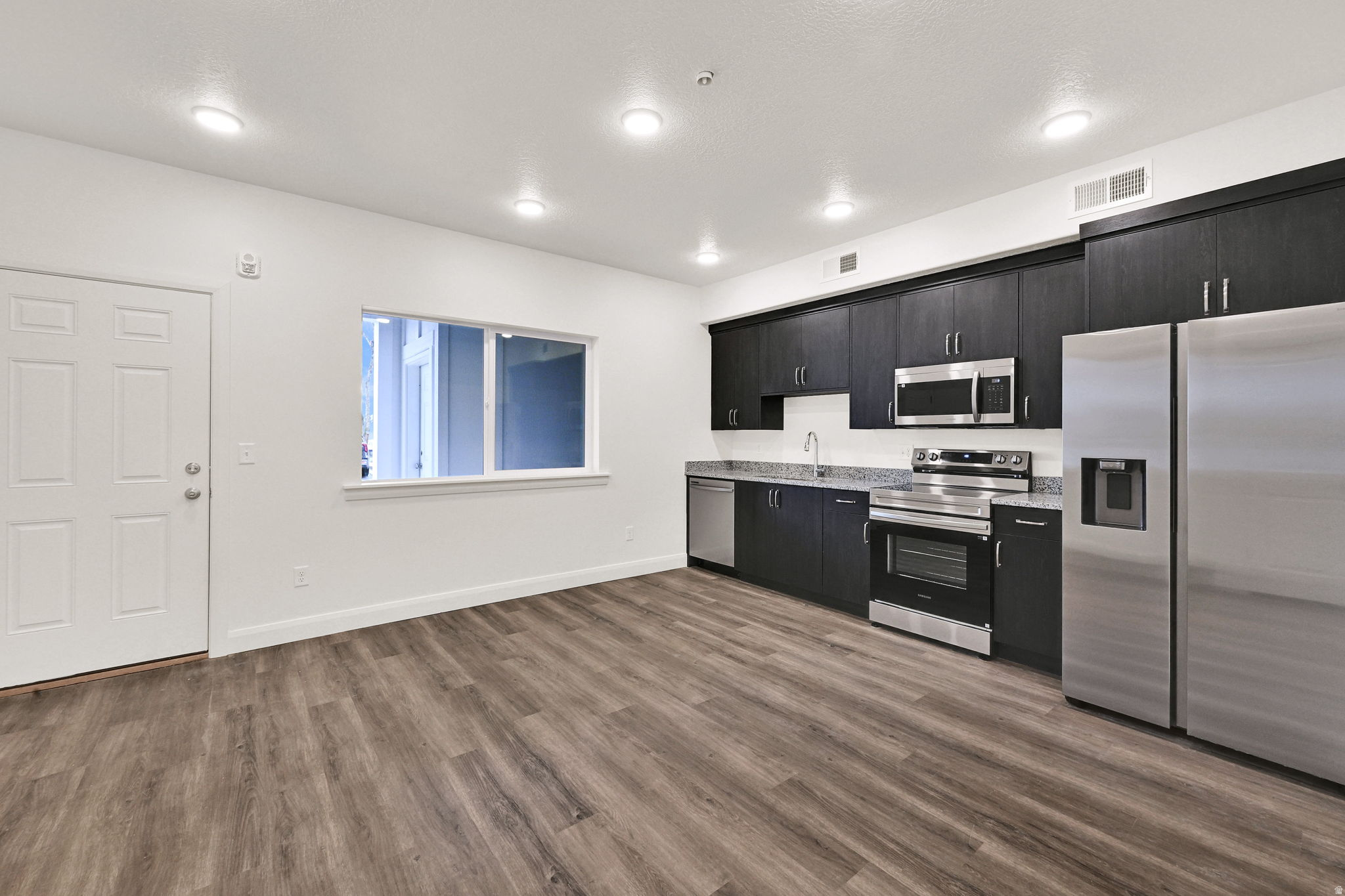 ASPEN APTS - Residential
