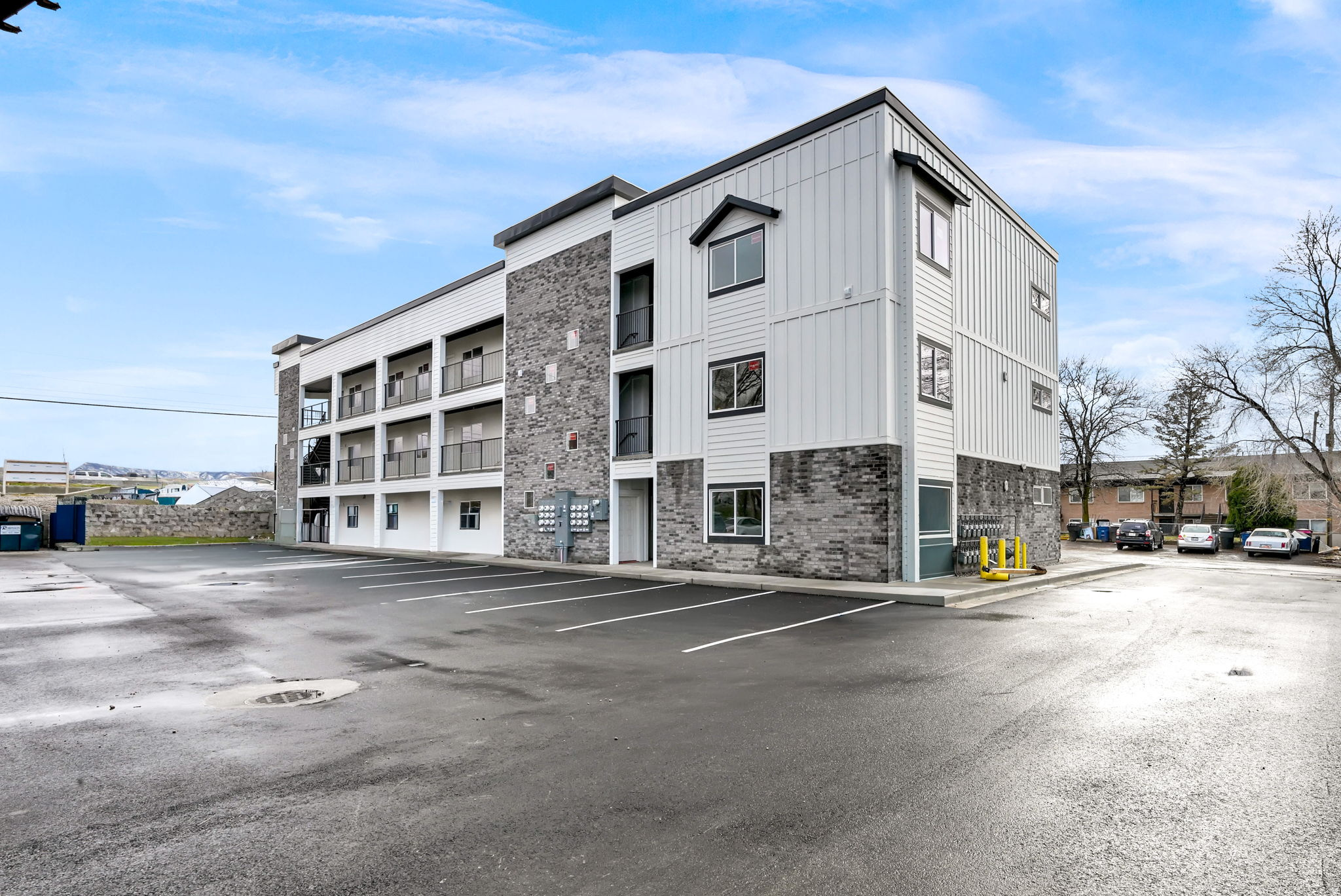 ASPEN APTS - Residential