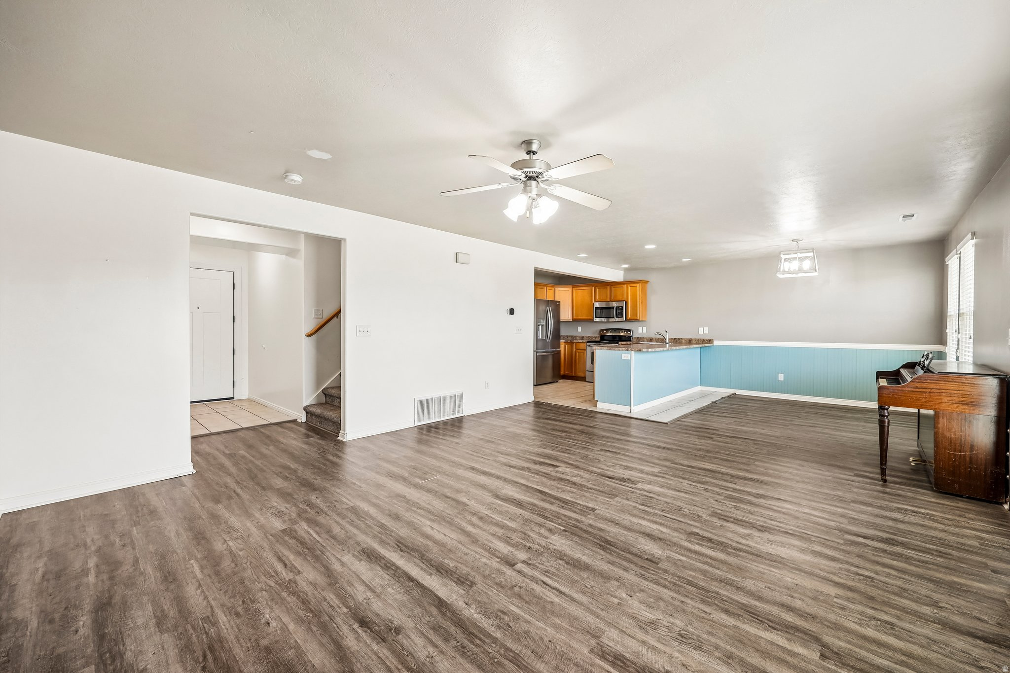 LAKE POINT VILLAGE - Residential