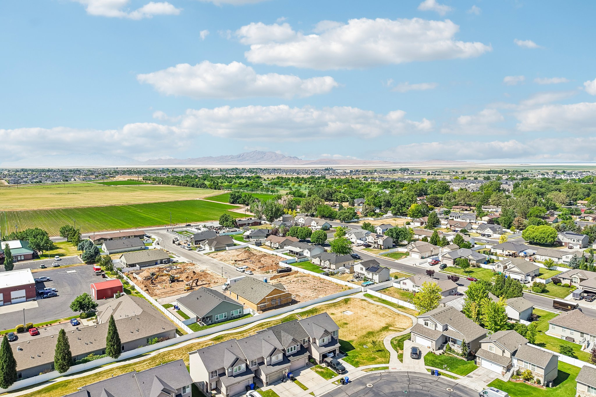 LAKE POINT VILLAGE - Residential