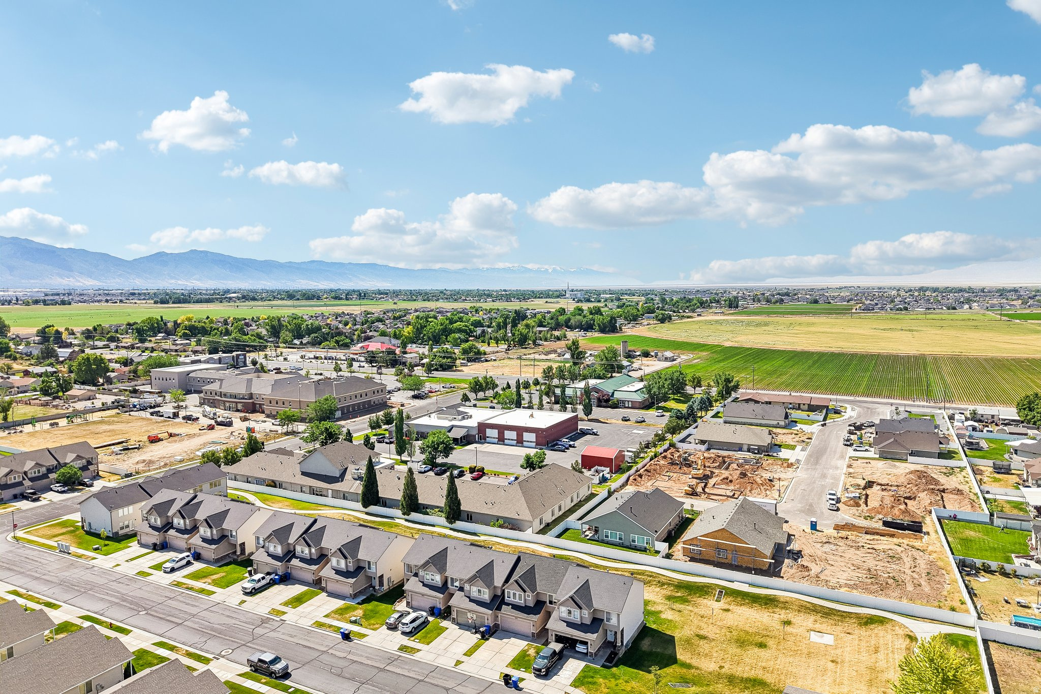 LAKE POINT VILLAGE - Residential