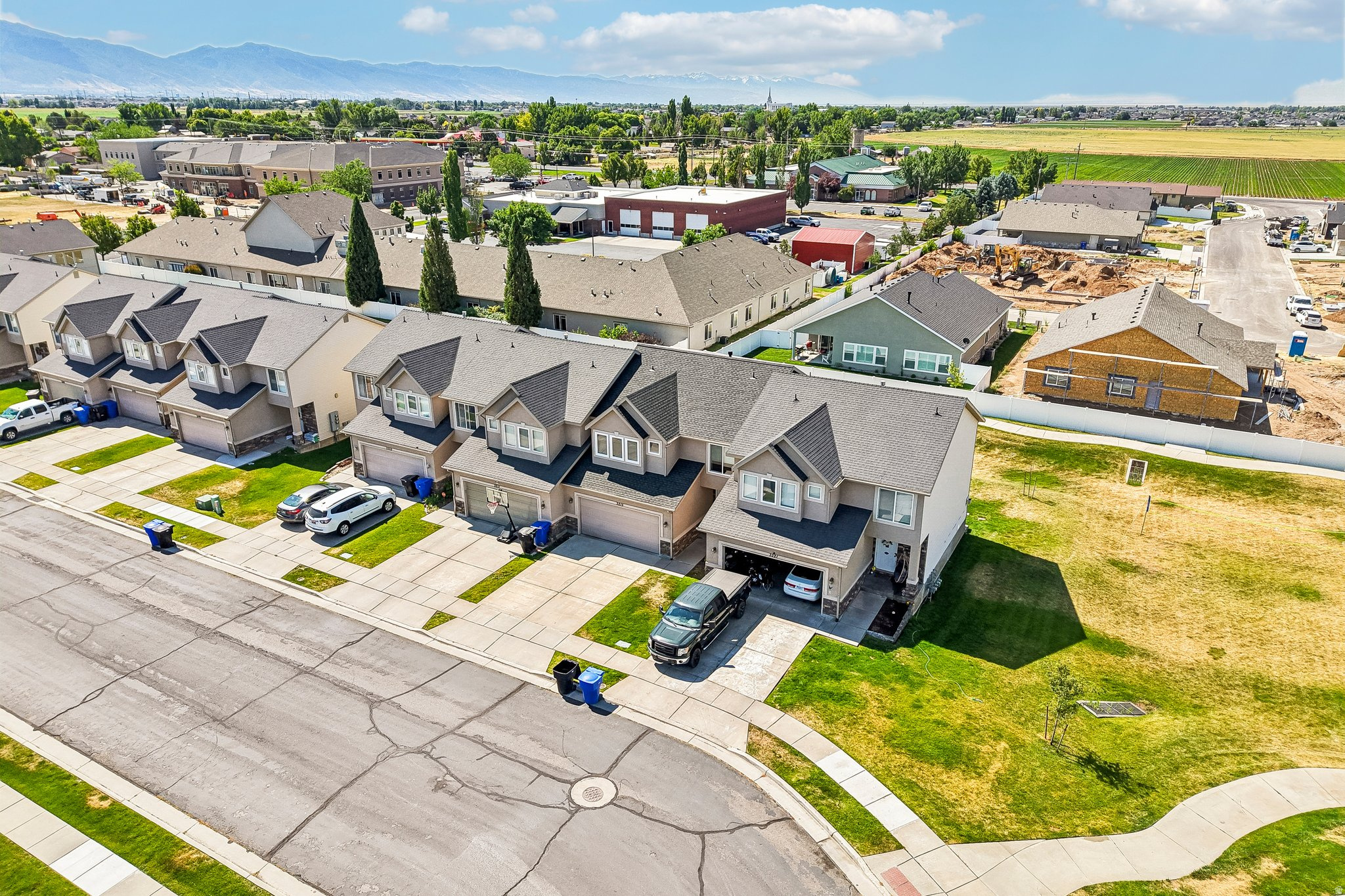 LAKE POINT VILLAGE - Residential
