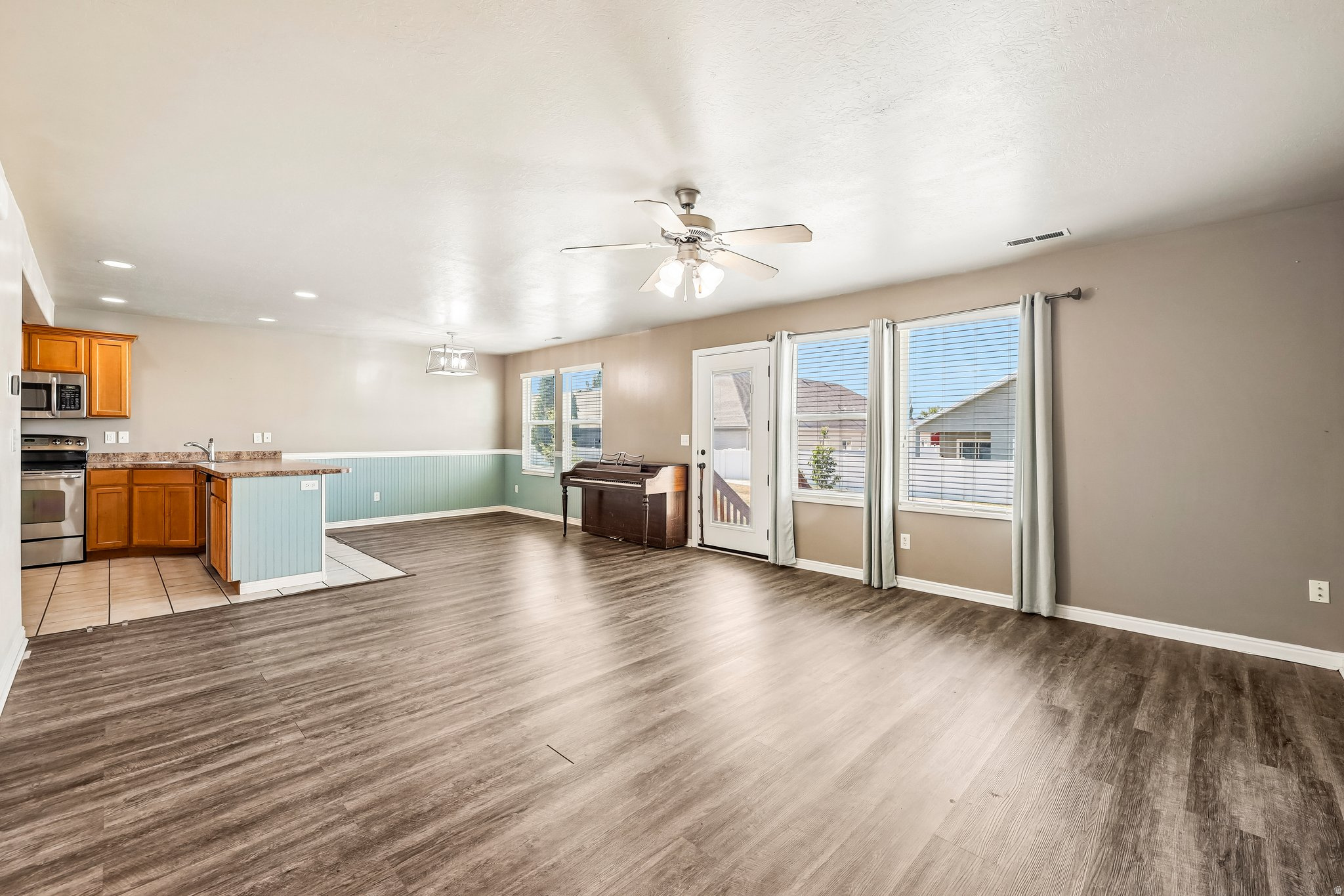 LAKE POINT VILLAGE - Residential