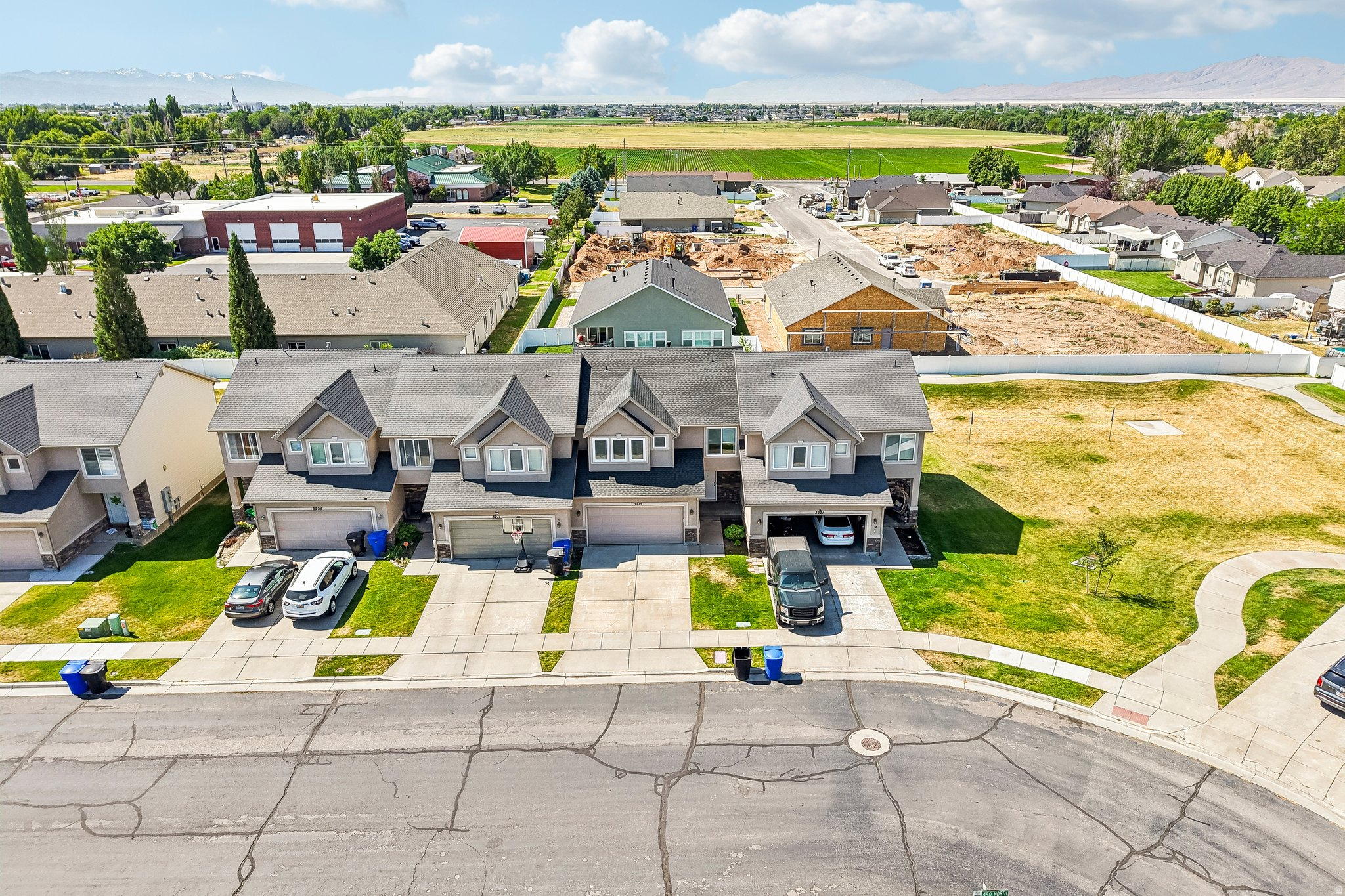 LAKE POINT VILLAGE - Residential