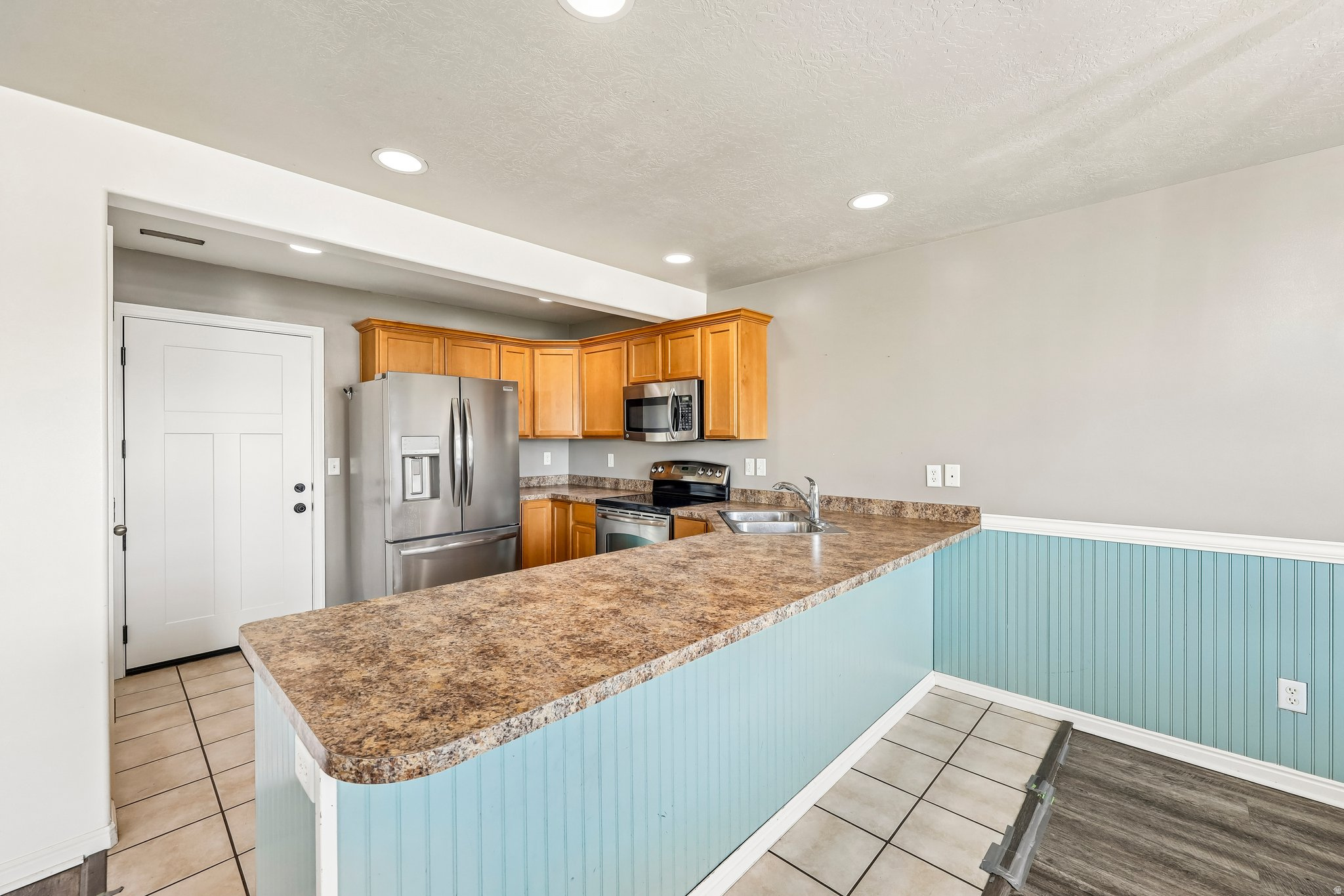 LAKE POINT VILLAGE - Residential