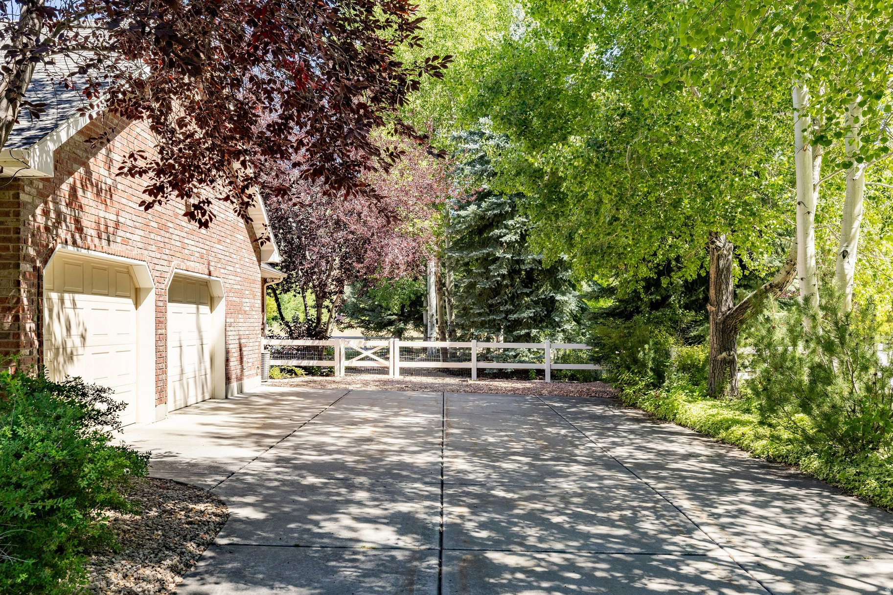 LACY LANE ESTATES - Residential