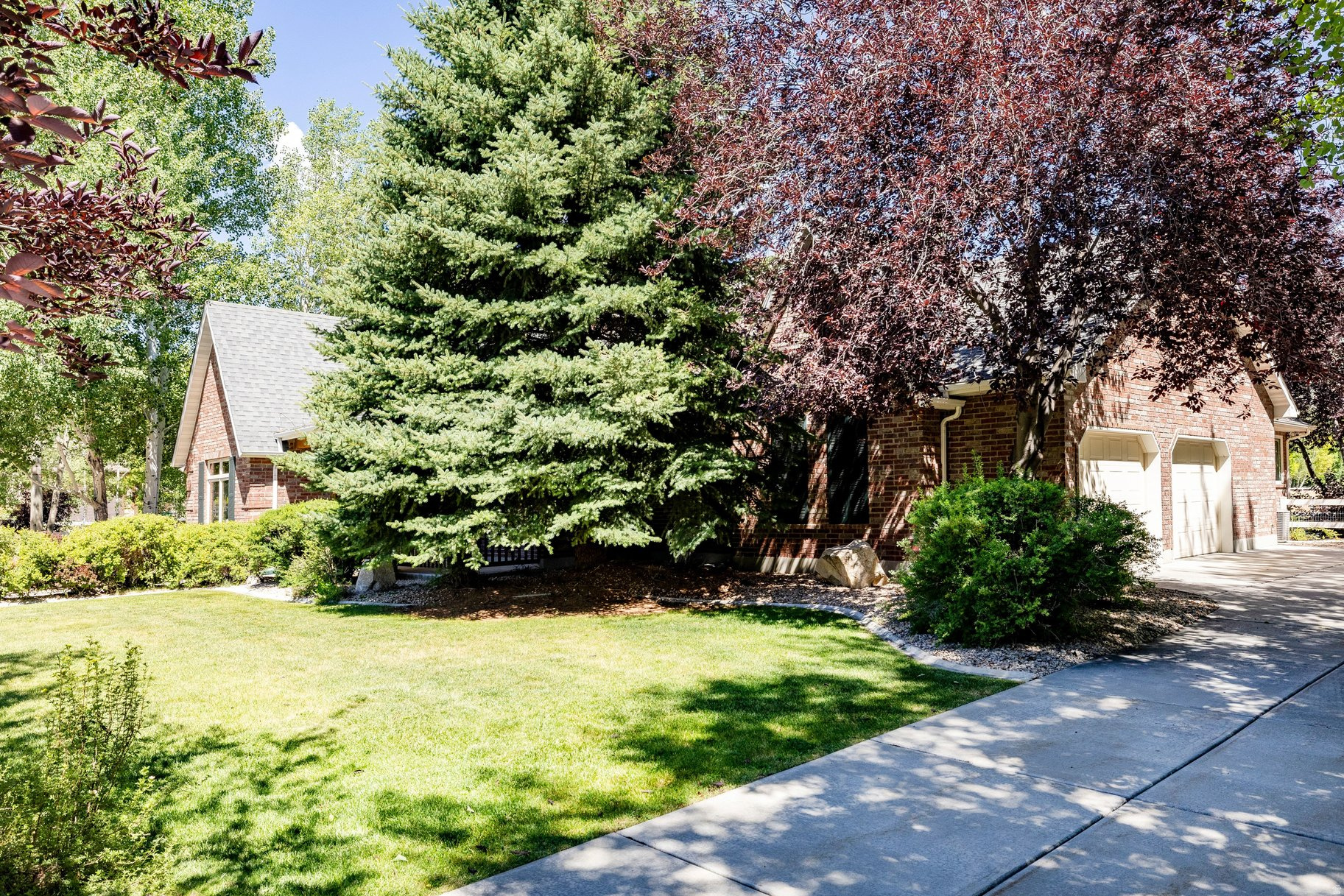 LACY LANE ESTATES - Residential