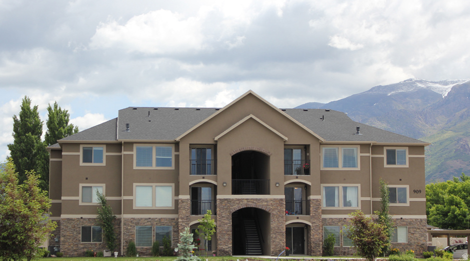 CREEKSIDE VILLAGE - Residential