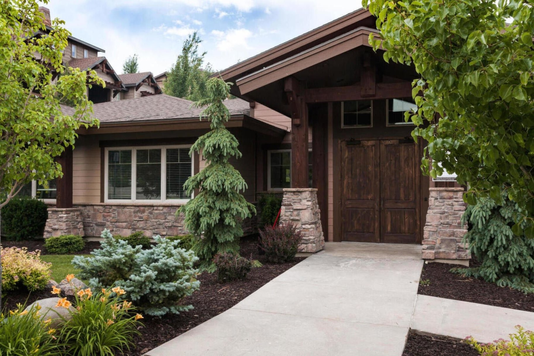 PARKS EDGE - Residential