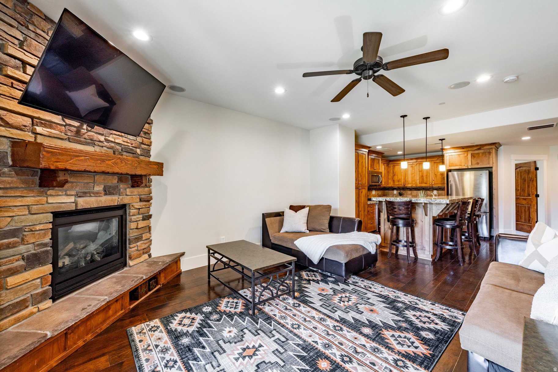 PARKS EDGE - Residential
