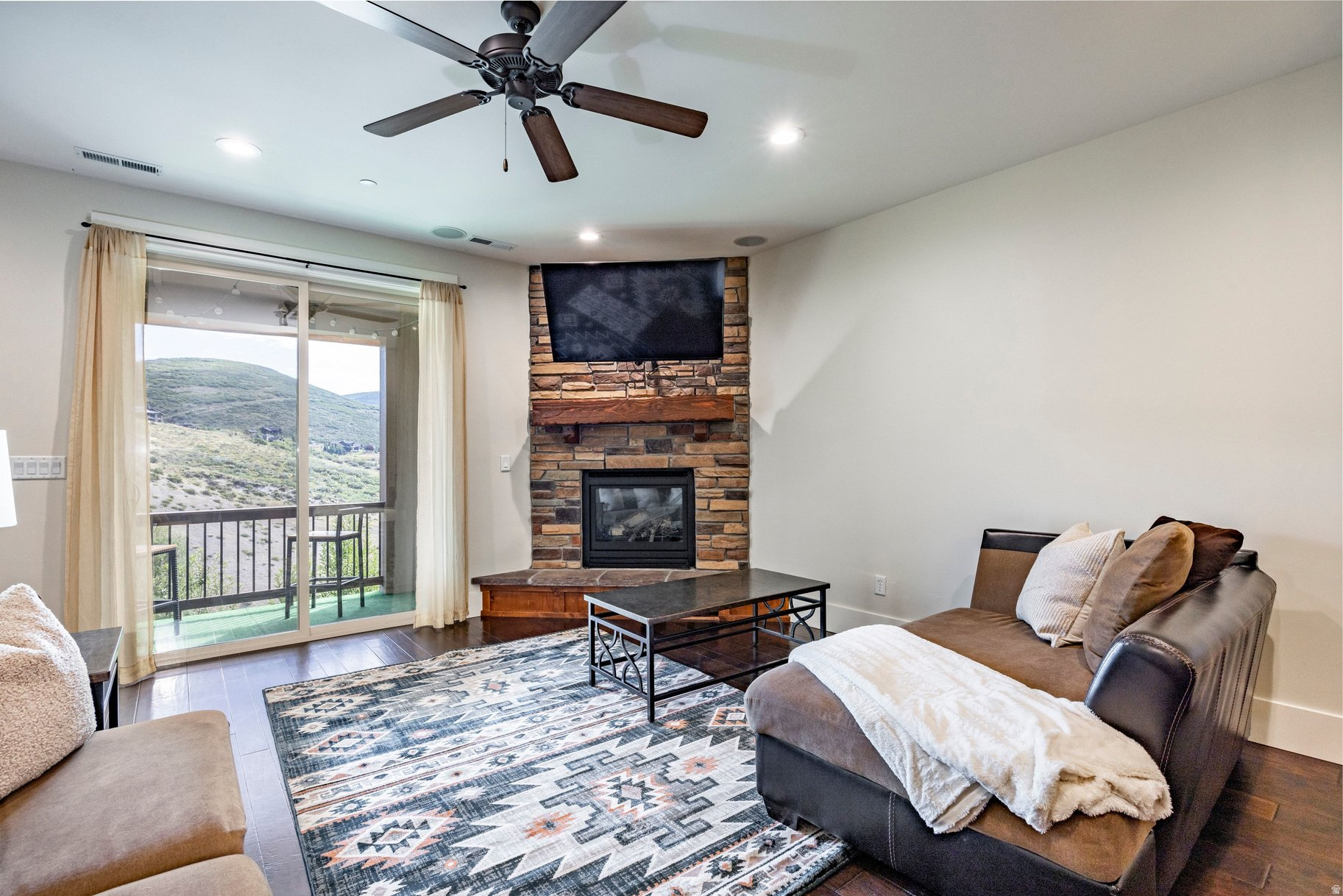 PARKS EDGE - Residential