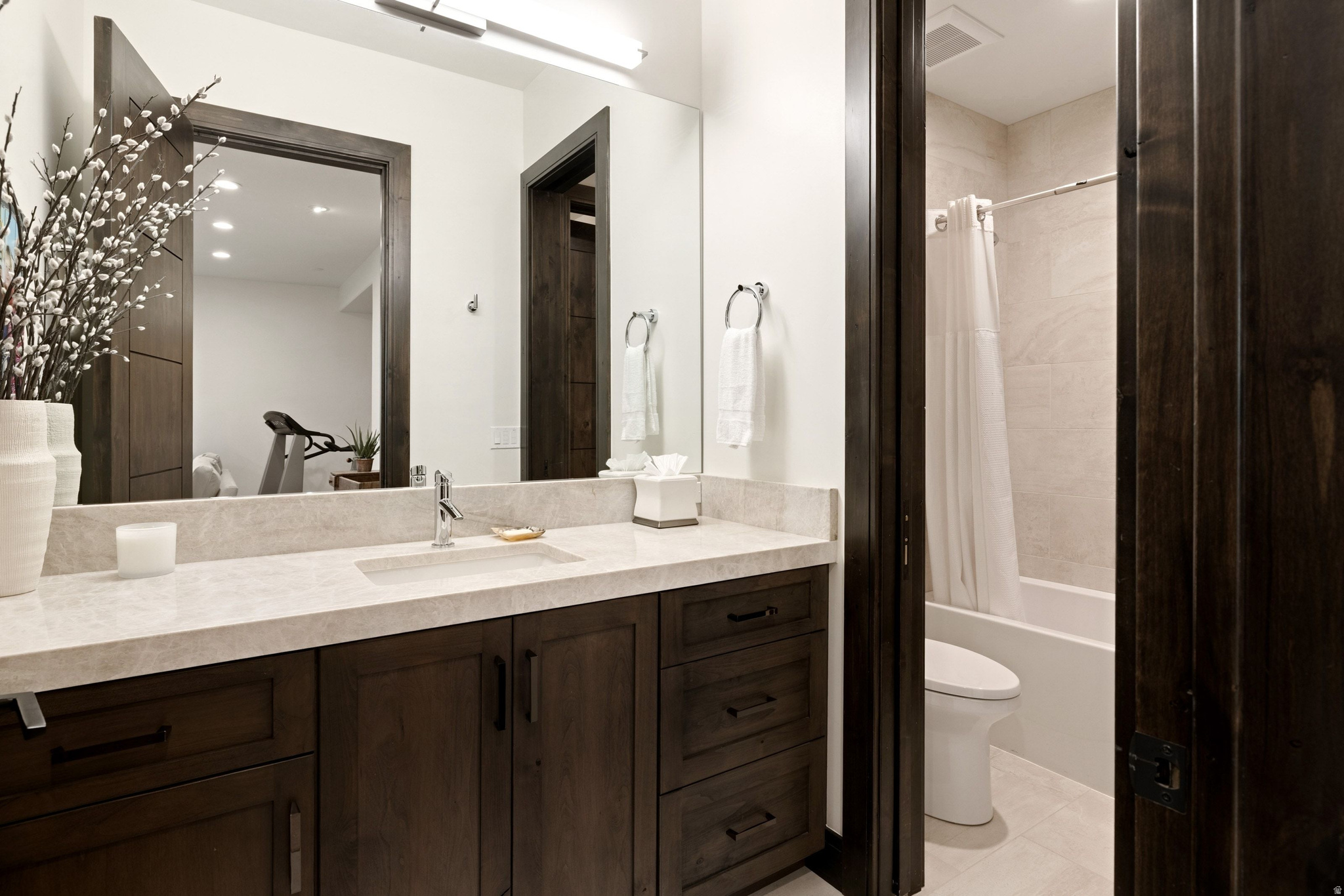 SOARING HAWK AT HIDEOUT - Residential