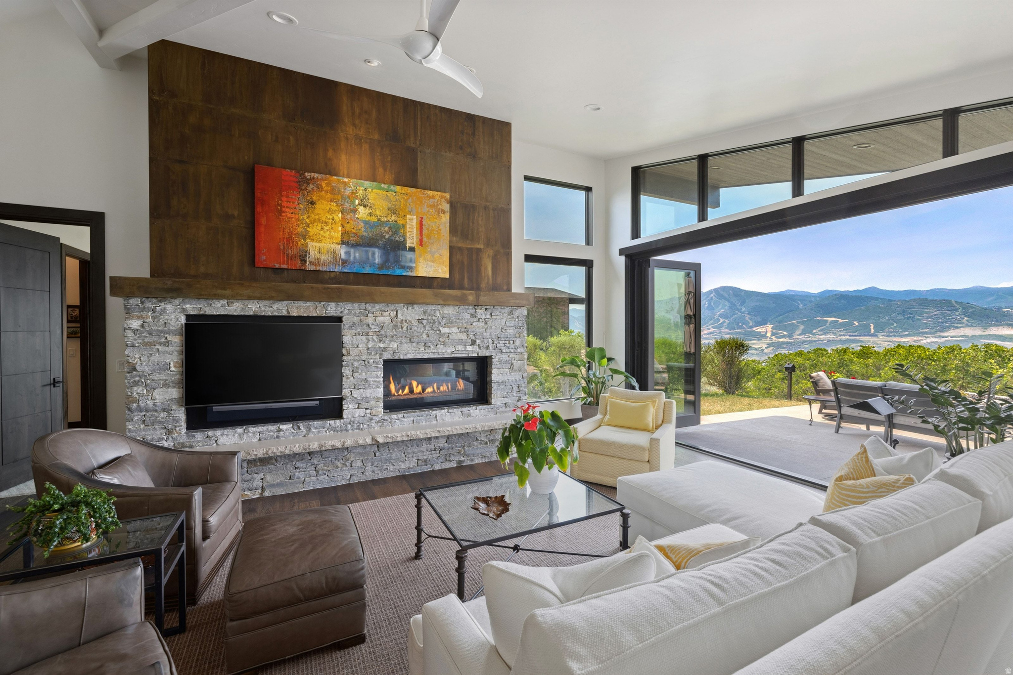 SOARING HAWK AT HIDEOUT - Residential