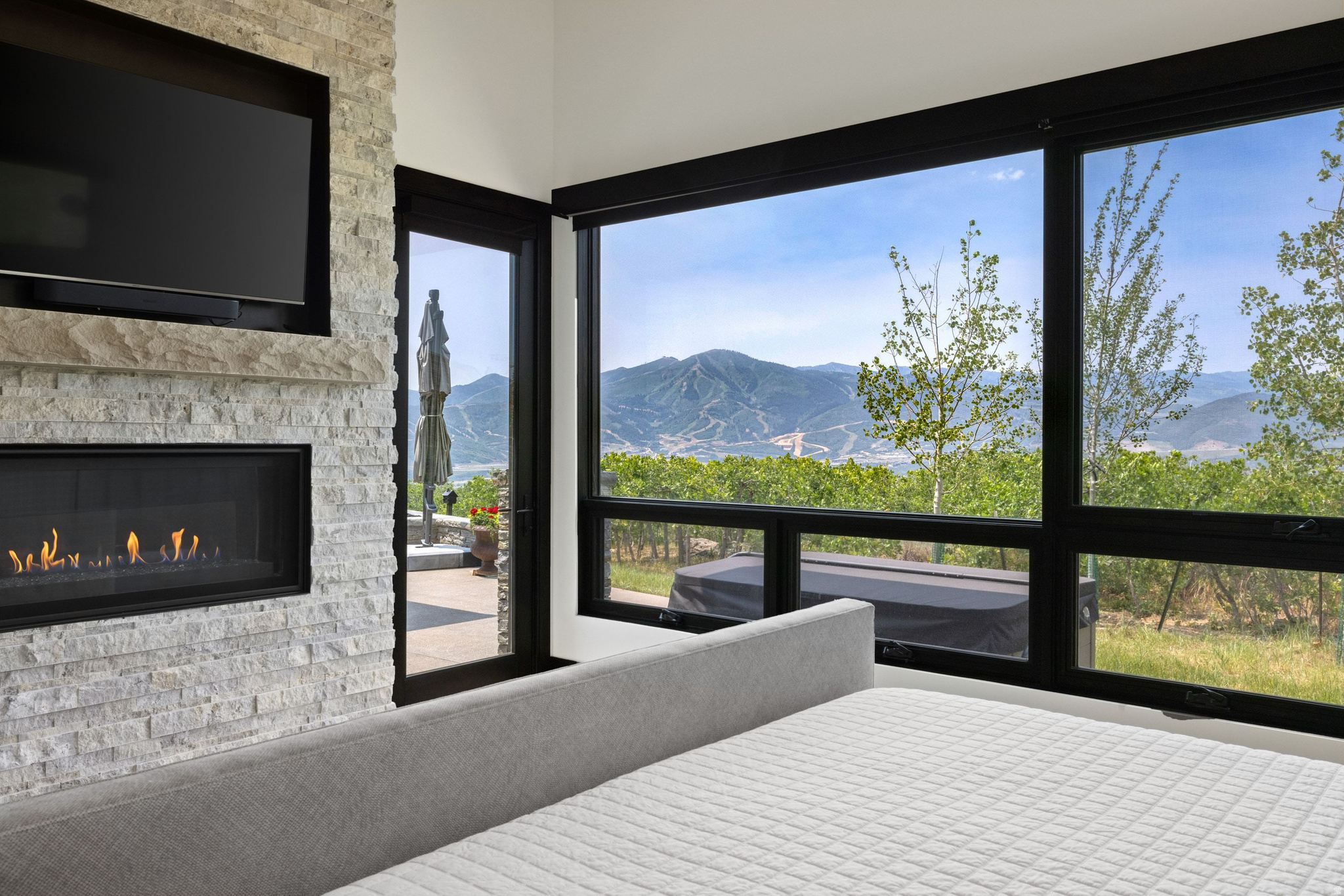 SOARING HAWK AT HIDEOUT - Residential