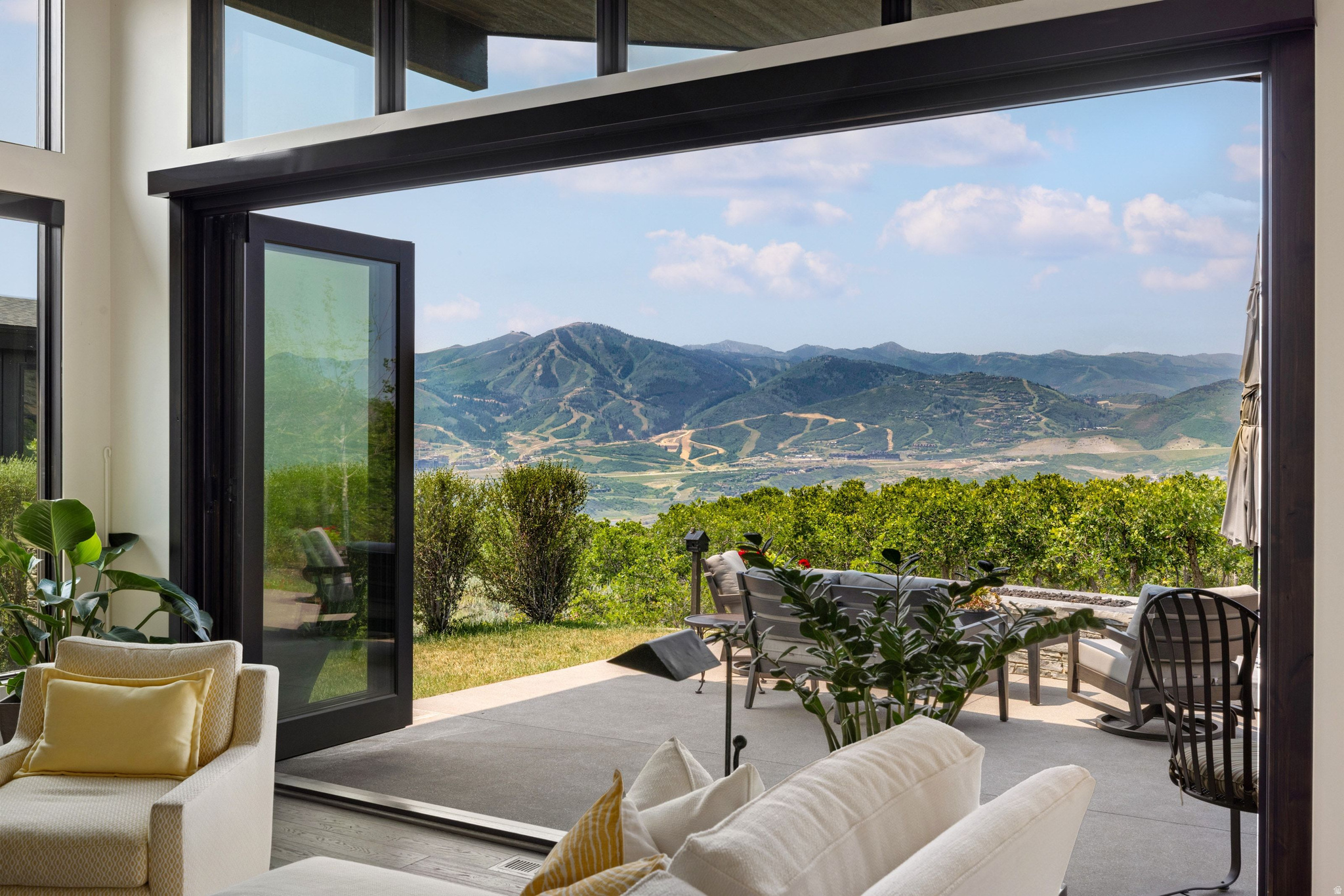 SOARING HAWK AT HIDEOUT - Residential