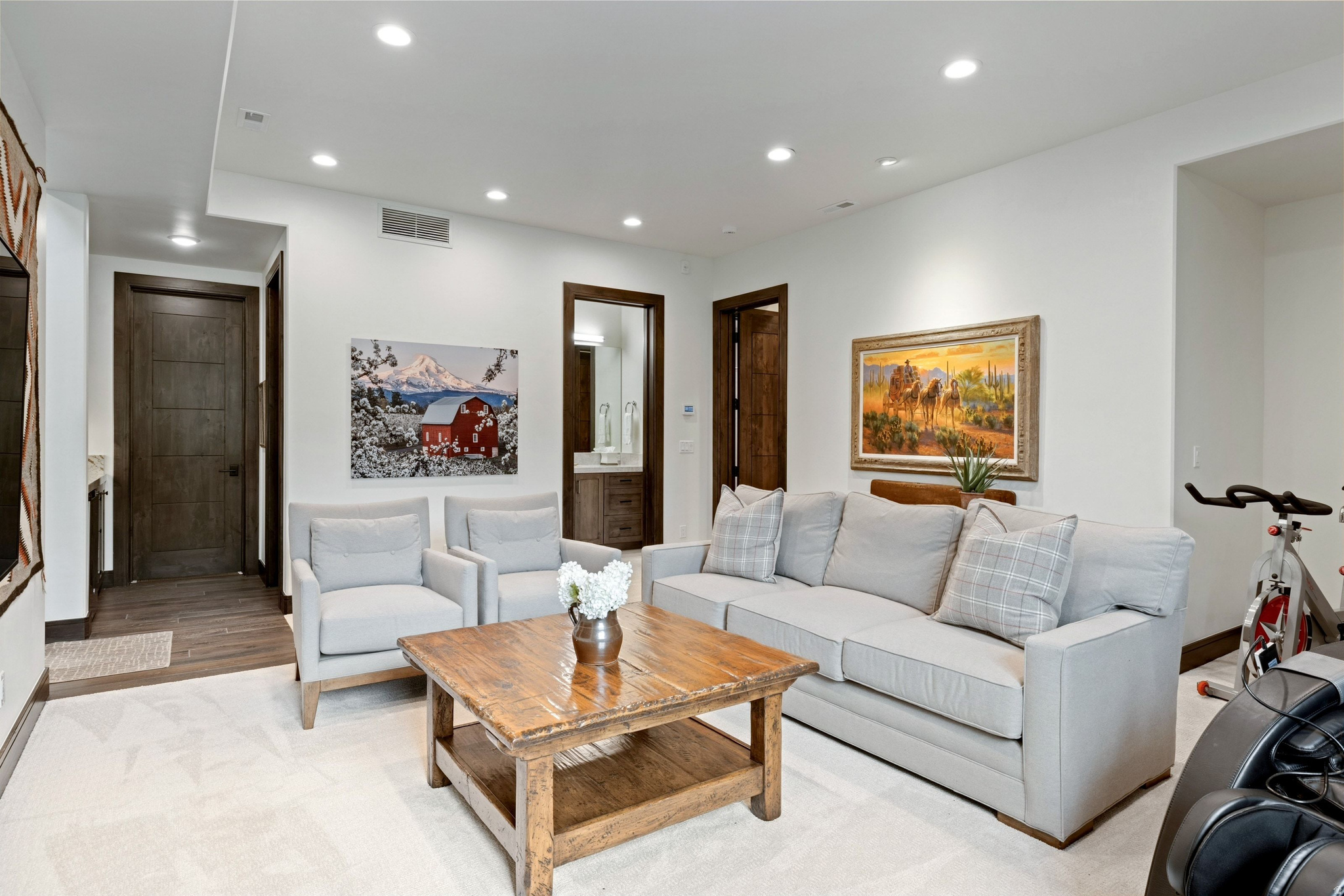 SOARING HAWK AT HIDEOUT - Residential