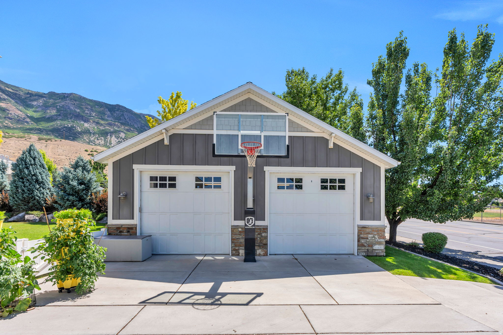 YOUNG ESTATES - Residential