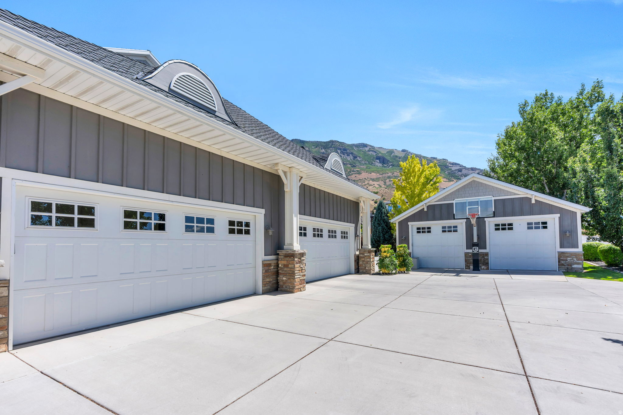 YOUNG ESTATES - Residential