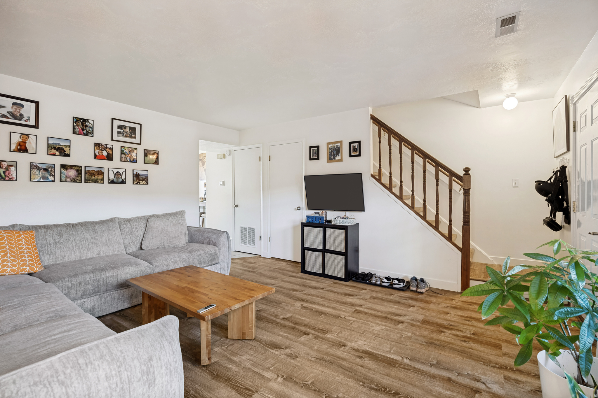 CANYON TERRACE - Residential
