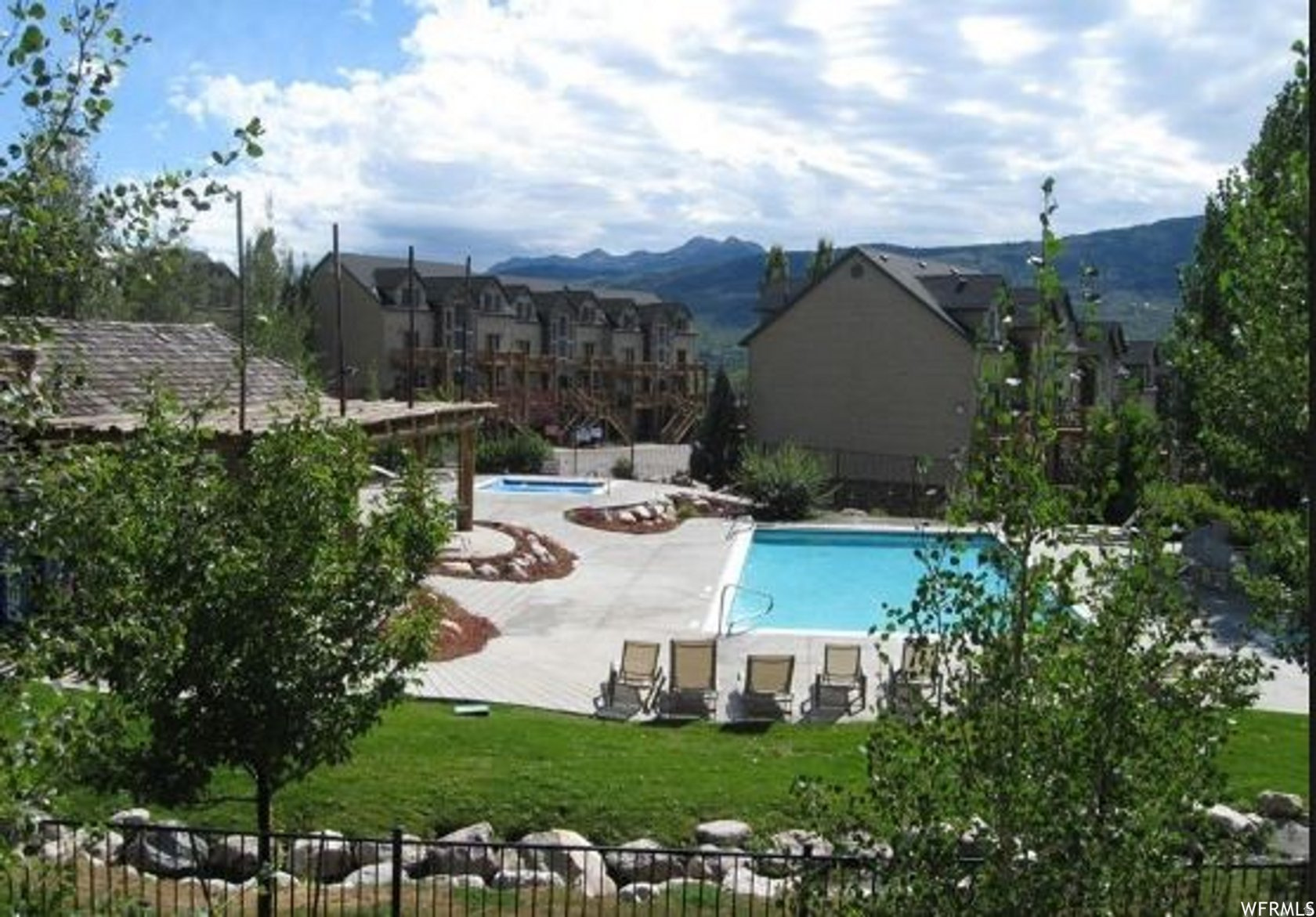 MOOSE HOLLOW - Residential