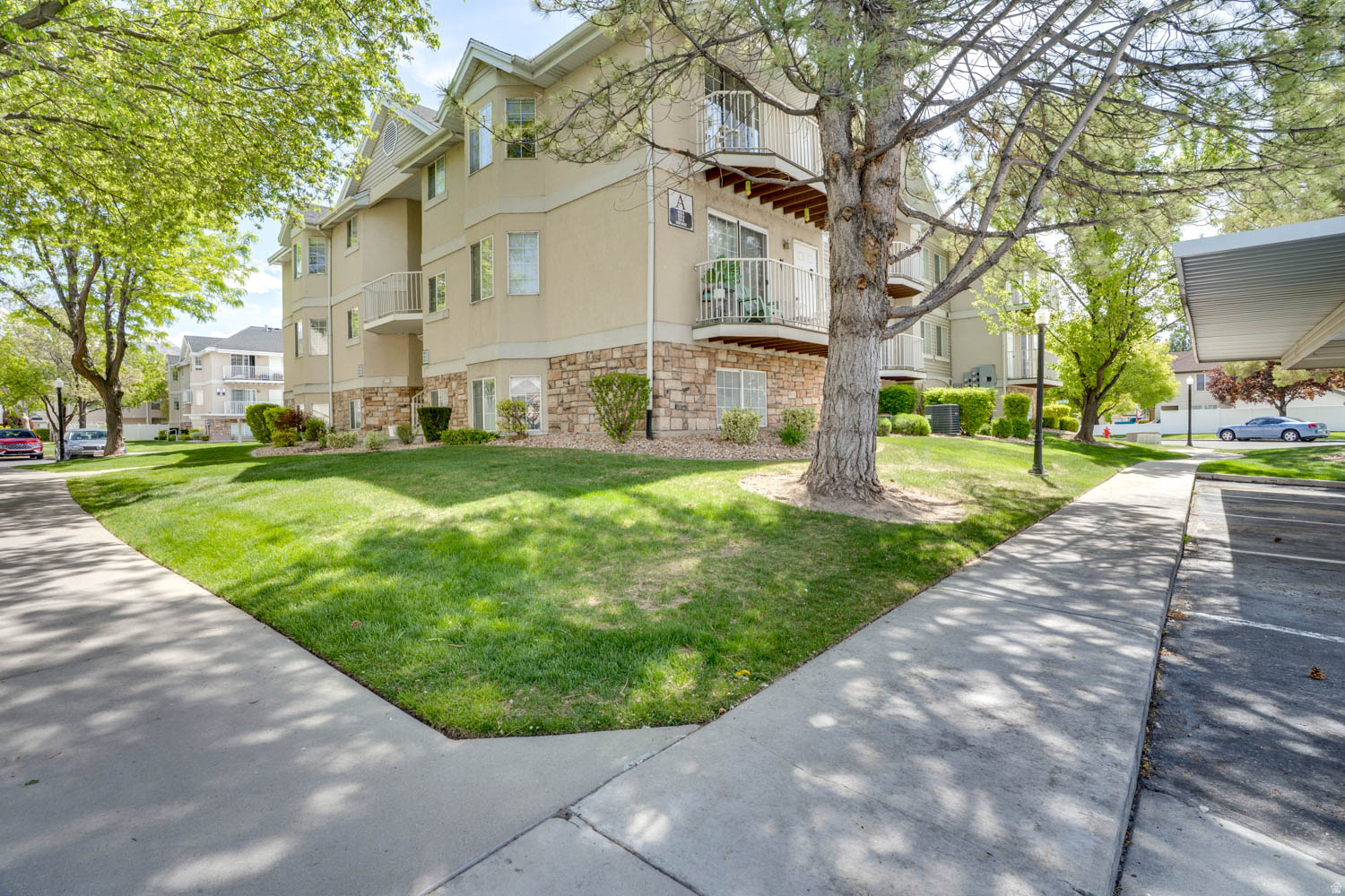 COUNTRY WOODS - Residential