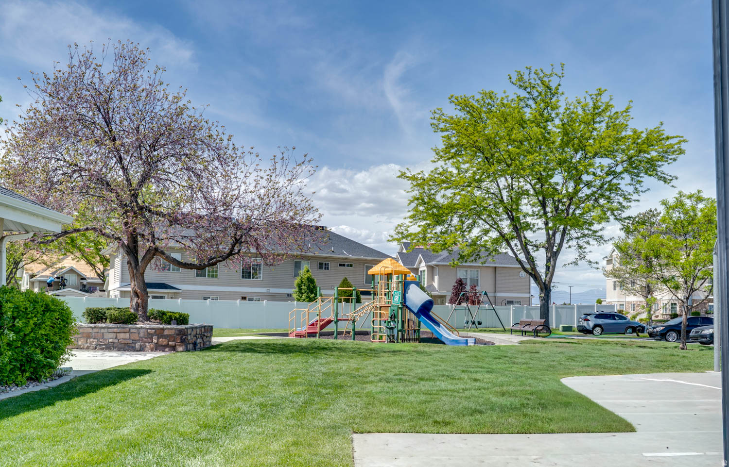 COUNTRY WOODS - Residential