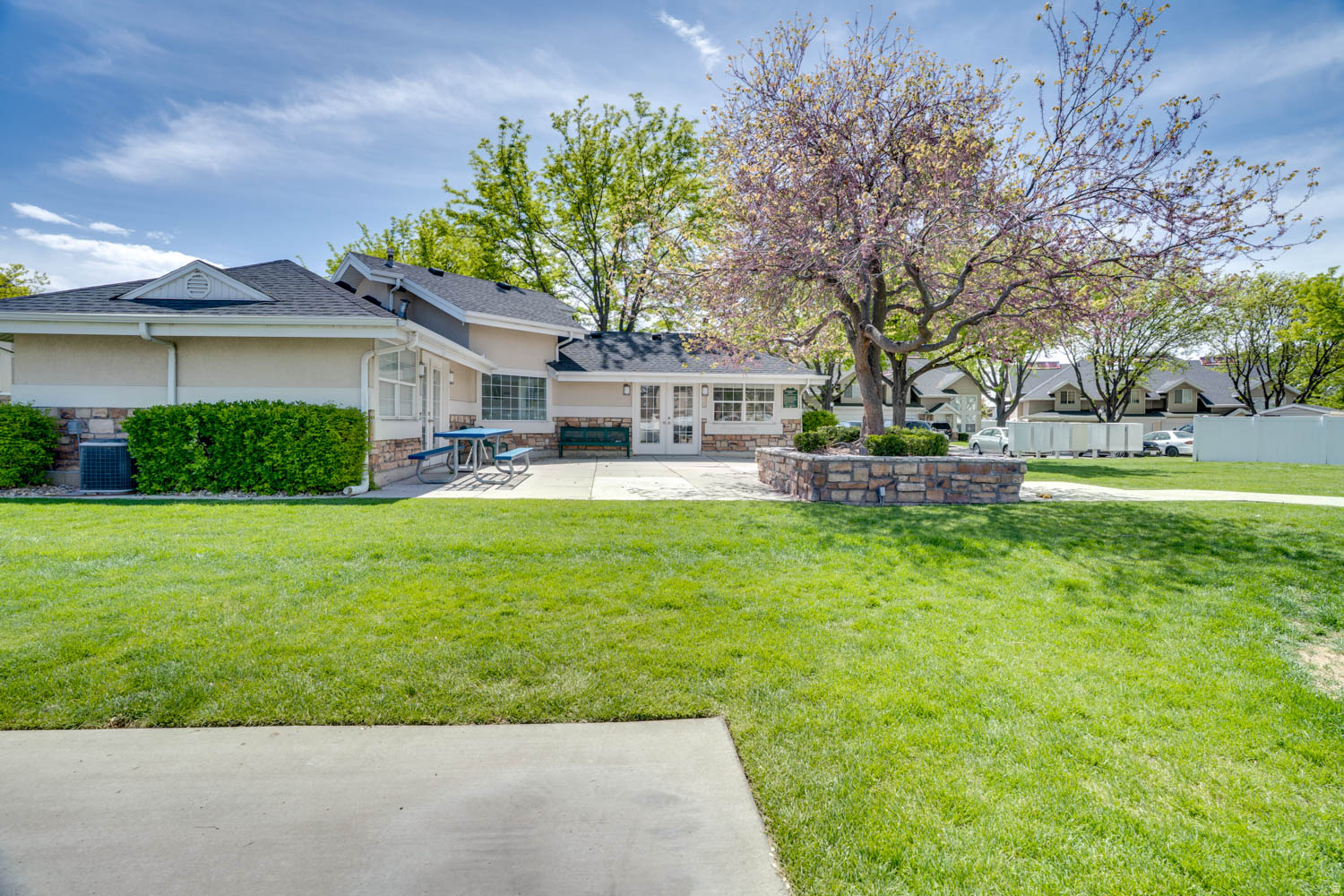 COUNTRY WOODS - Residential