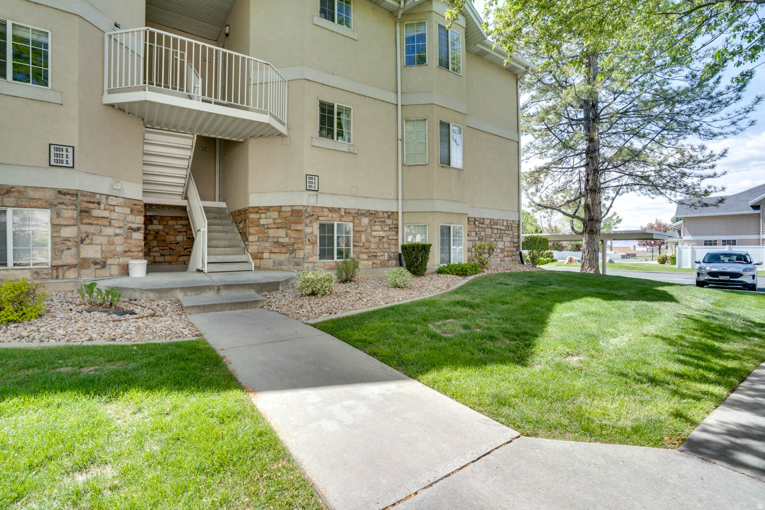 COUNTRY WOODS - Residential