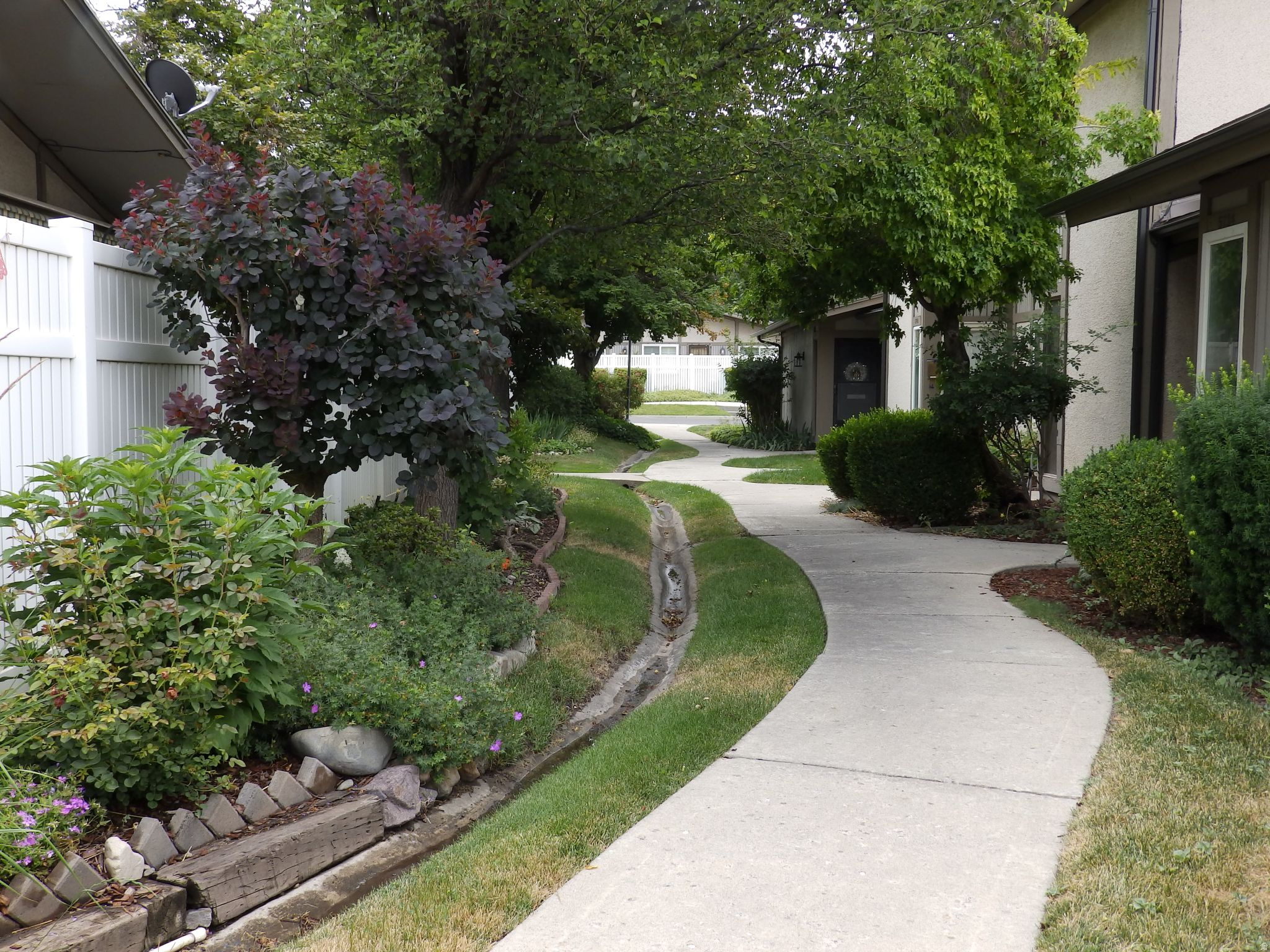 ABSOLUTLY MAGNIFICENT Large Open Space Community. Mature Trees , Lovely Bushes & Flowers, Ponds, Stream & Ducks. Enjoy it's beauty & serenity as you stroll along the walkways. It comes with a well maintained rambler style house  - no one above or below - and a very large private patio. Oh! It has extremely ample & convenient  parking for visitors.  Square footage figures are provided as a courtesy estimate only and were obtained from county records  Buyer is advised to obtain an independent measurement.
