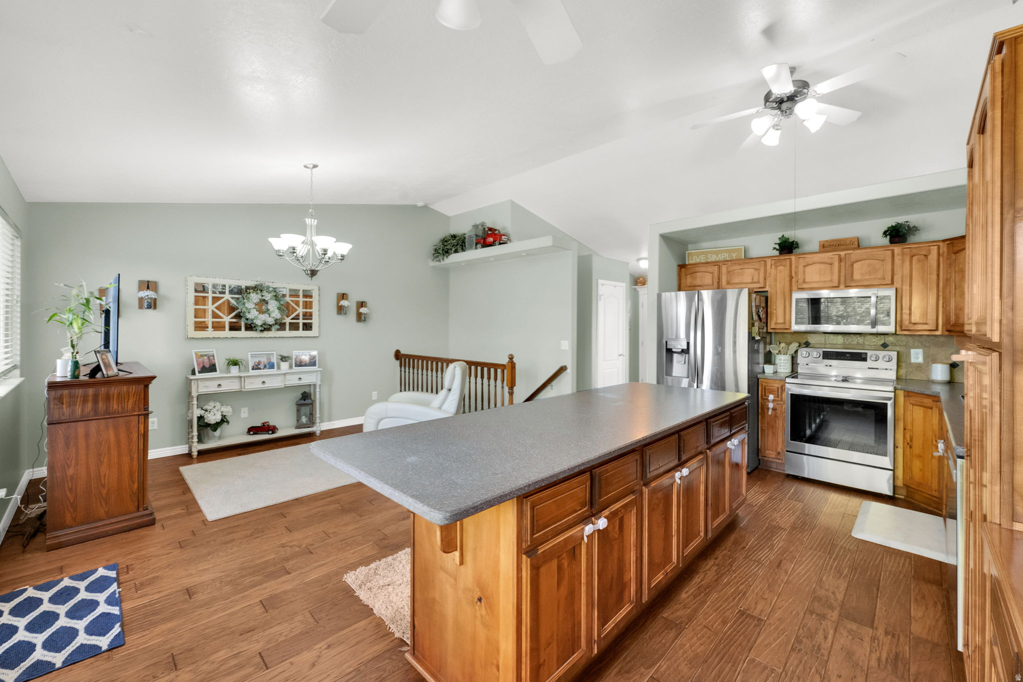 LAKE POINT MEADOWS - Residential