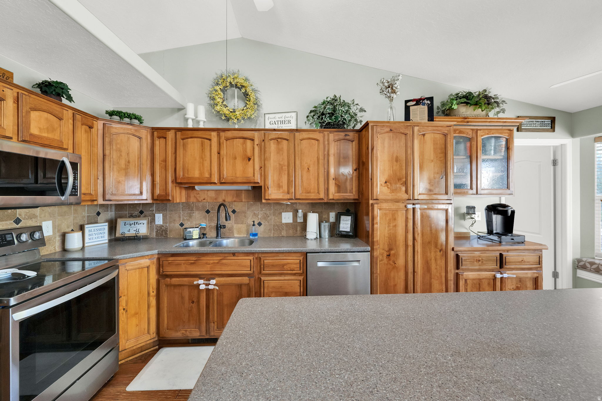 LAKE POINT MEADOWS - Residential