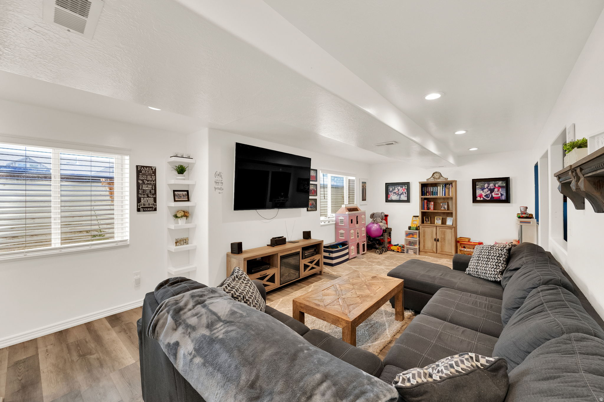 LAKE POINT MEADOWS - Residential