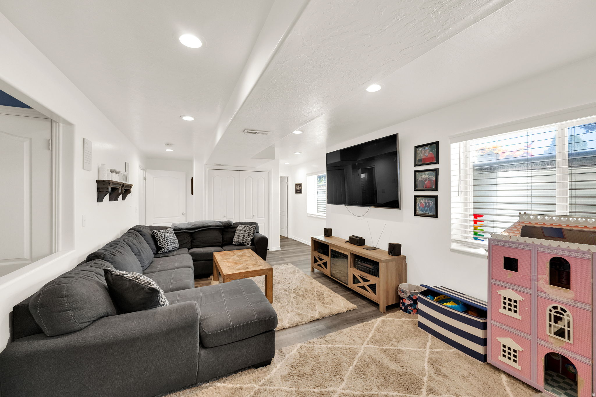 LAKE POINT MEADOWS - Residential