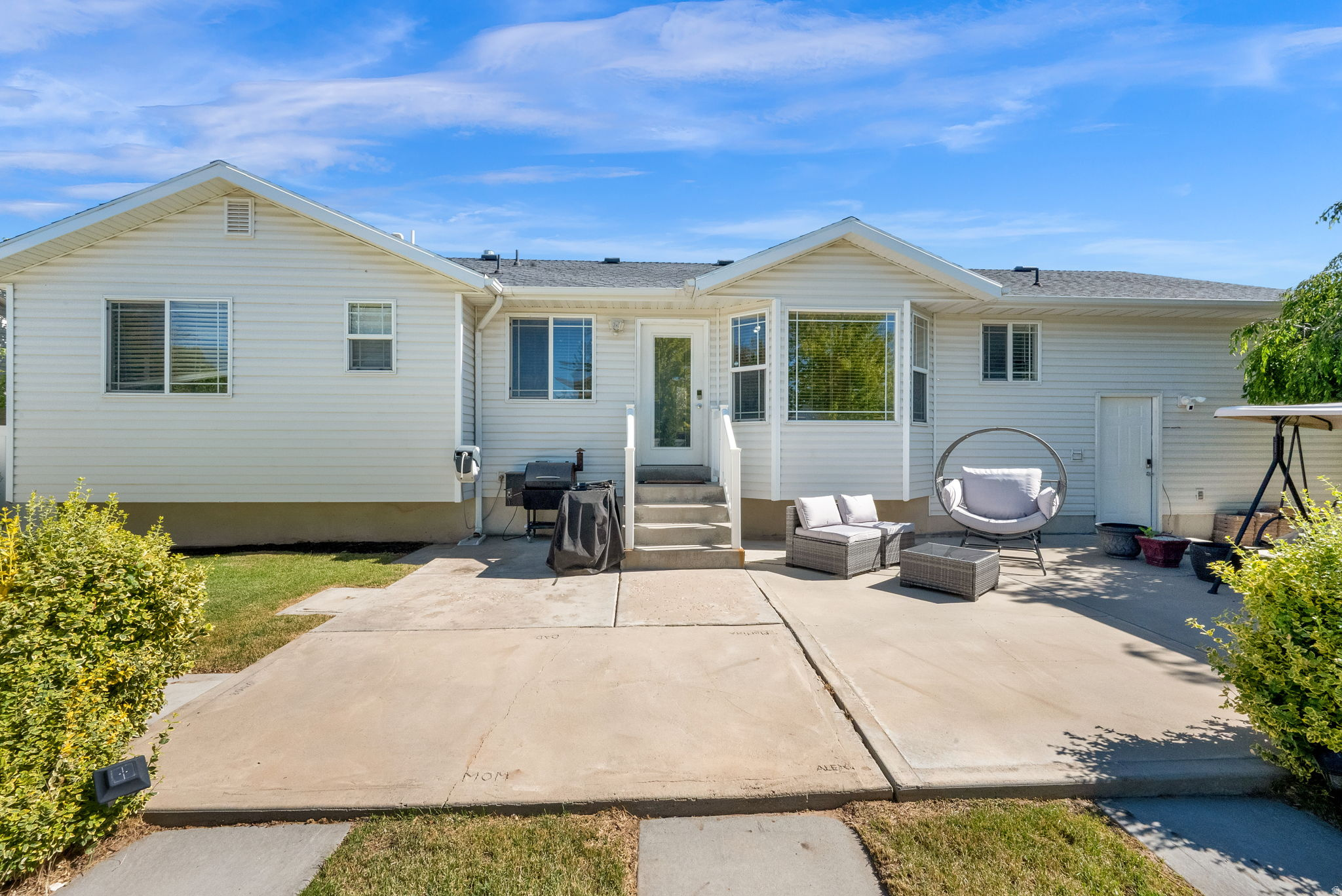 LAKE POINT MEADOWS - Residential