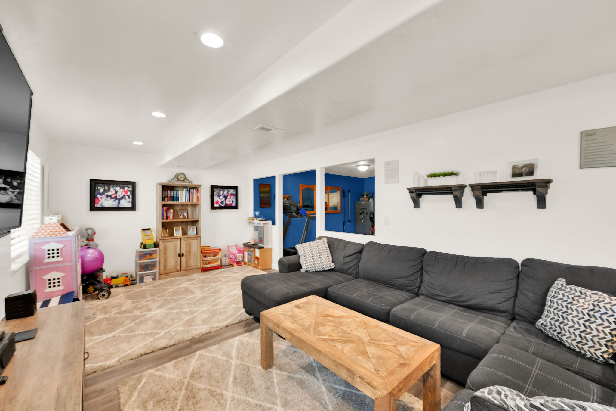 LAKE POINT MEADOWS - Residential