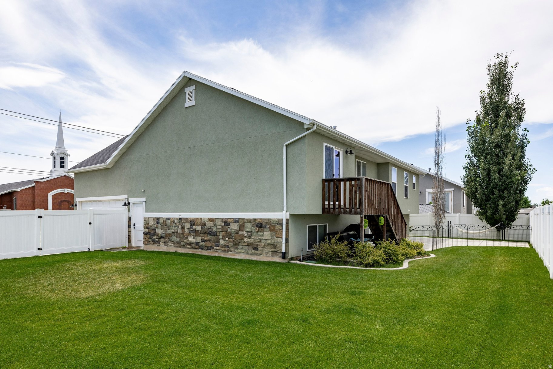 TRAILS EDGE - Residential
